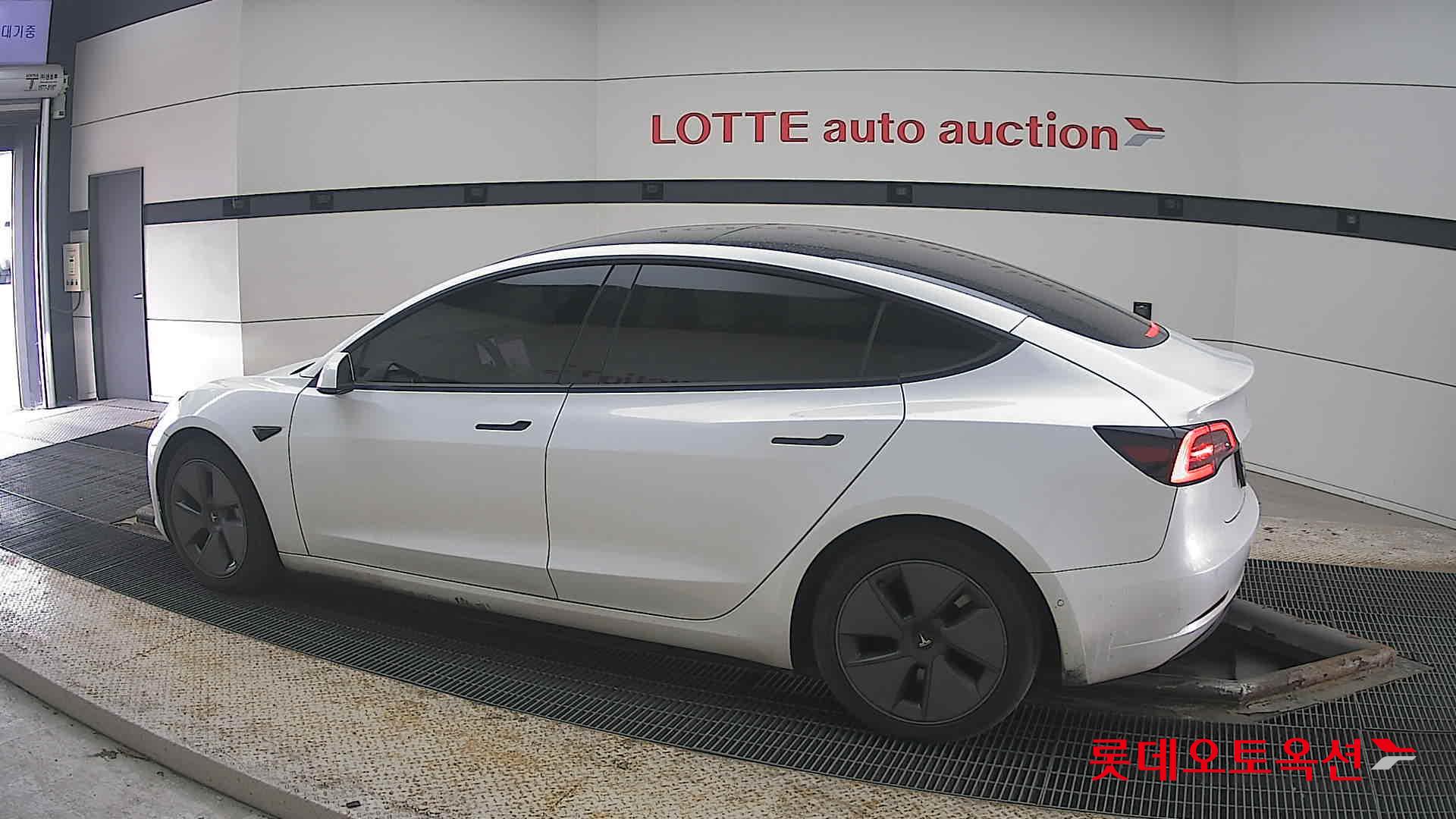 TESLA Model 3 2021 - 이미지 14