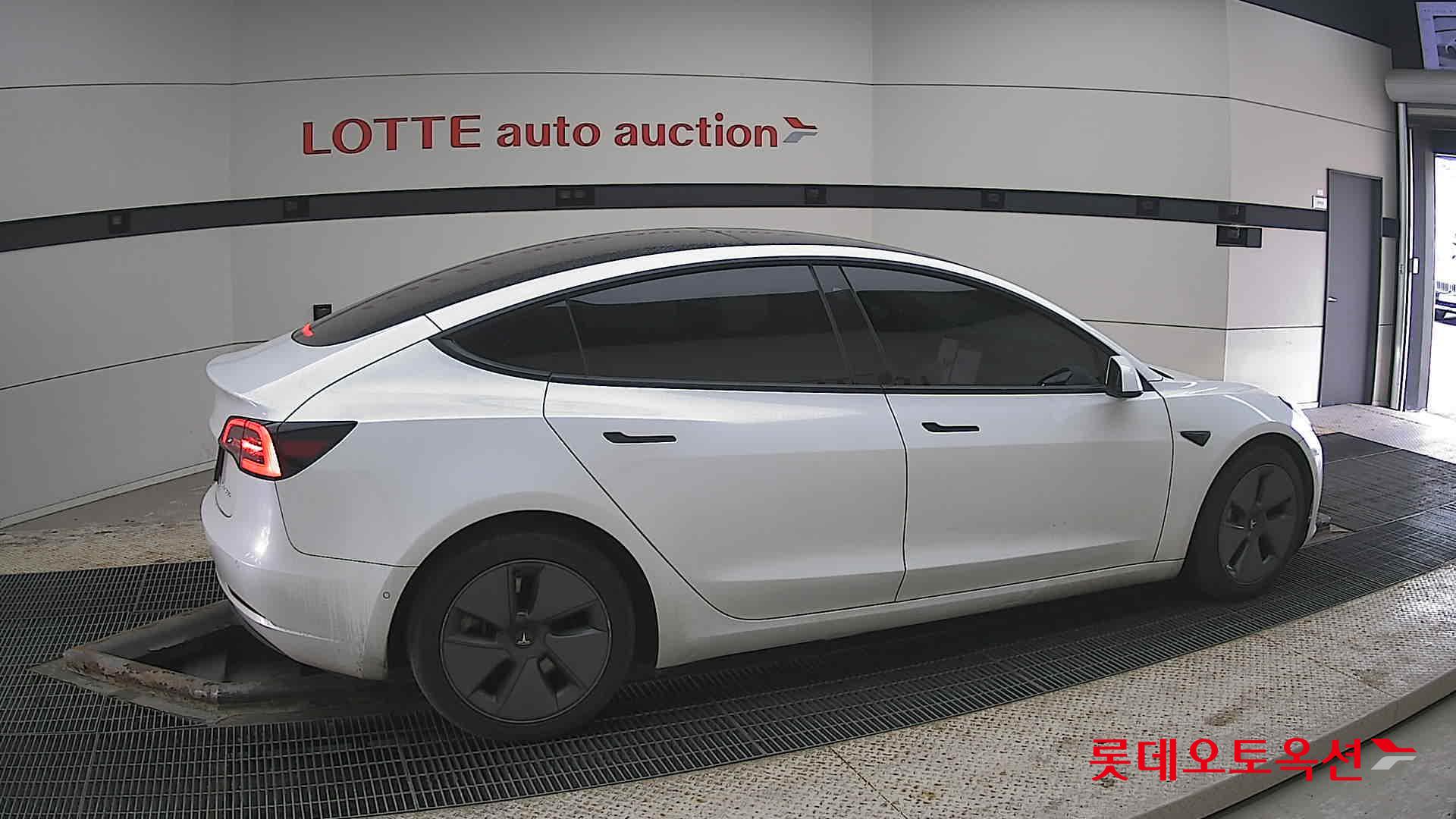 TESLA Model 3 2021 - 이미지 20