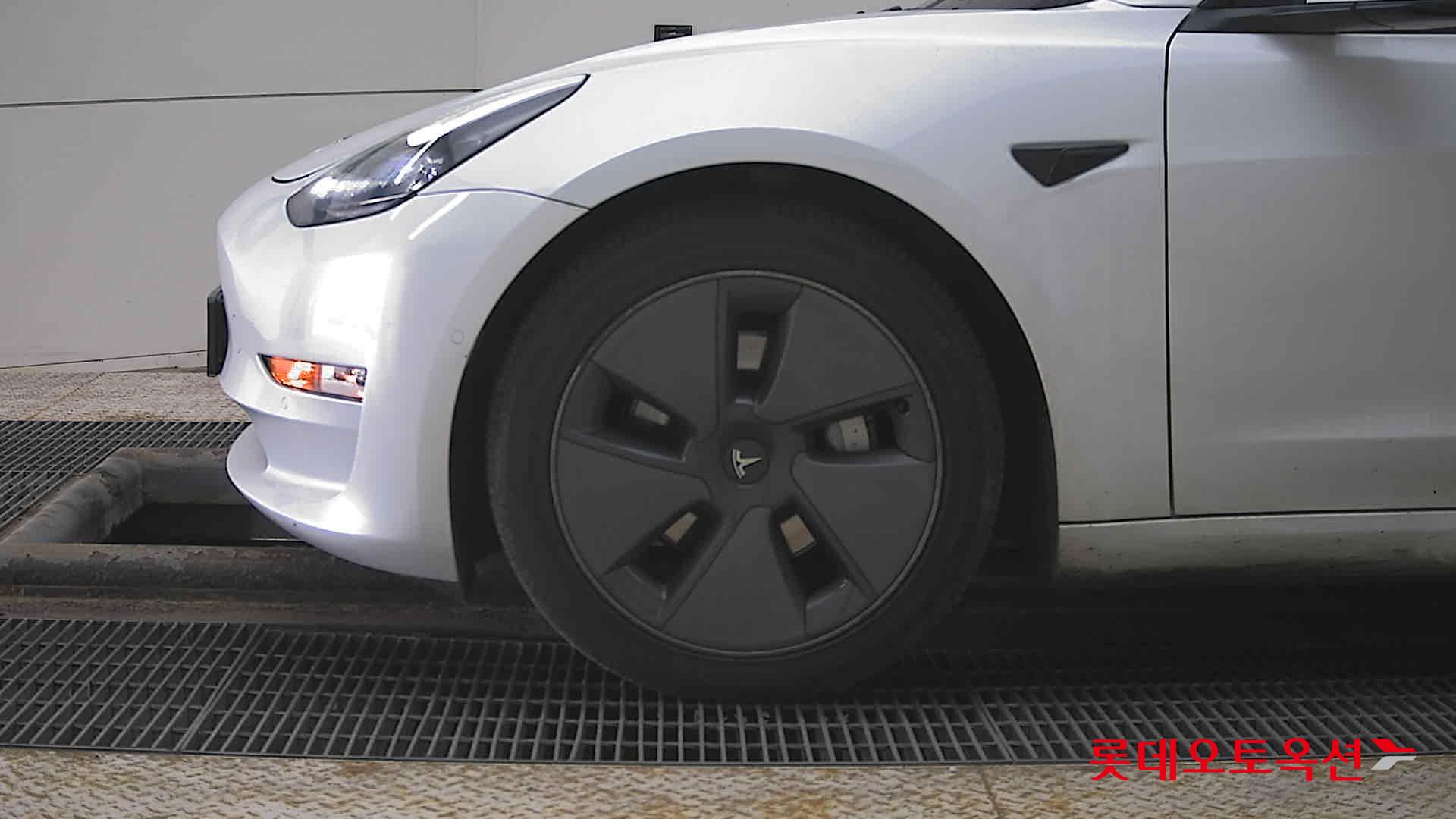 TESLA Model 3 2021 - 이미지 25