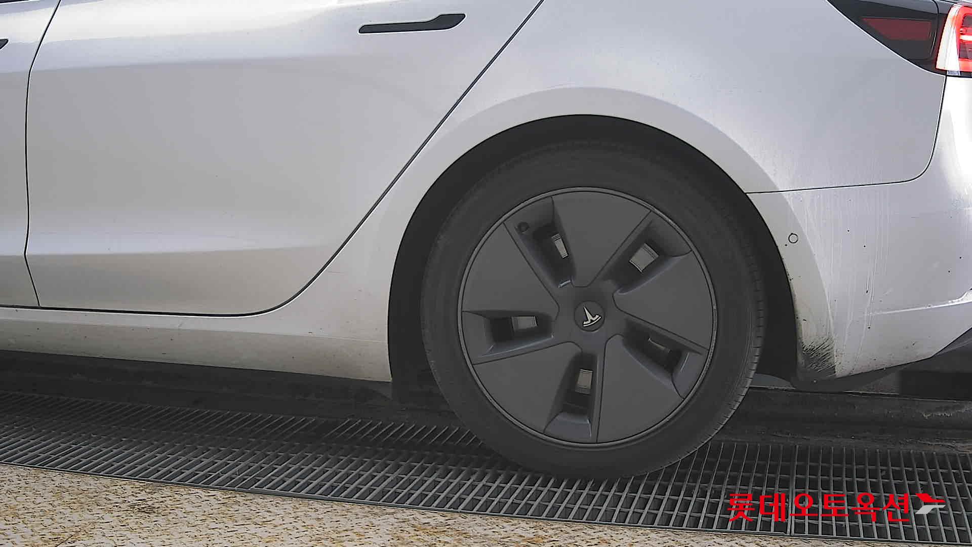 TESLA Model 3 2021 - 이미지 26