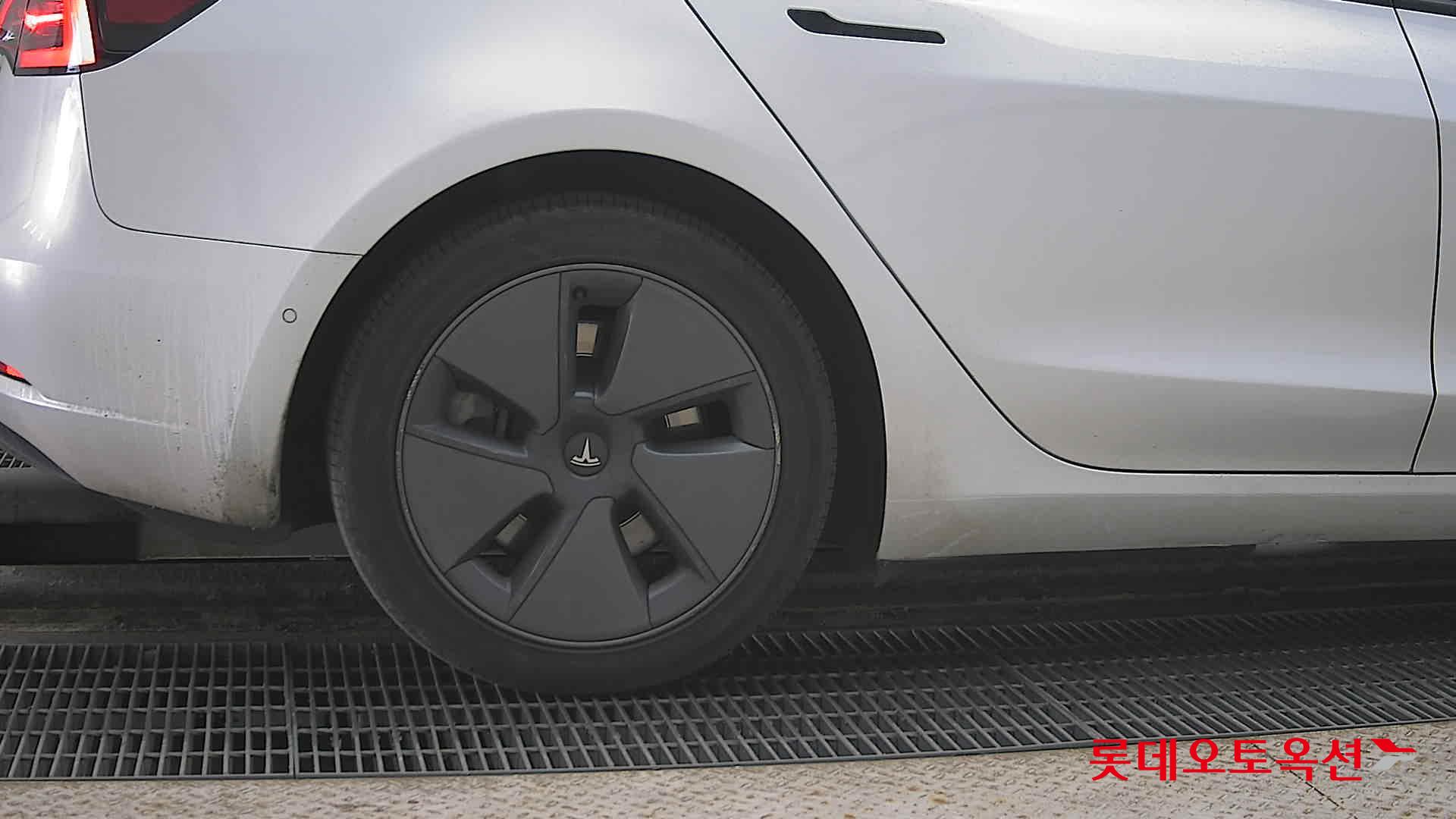 TESLA Model 3 2021 - 이미지 28