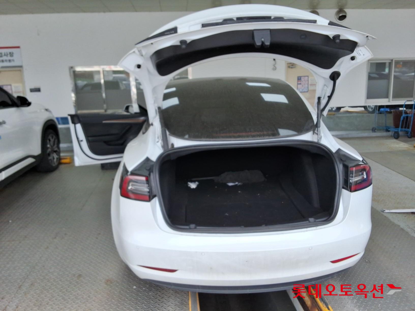 TESLA Model 3 2021 - 이미지 9