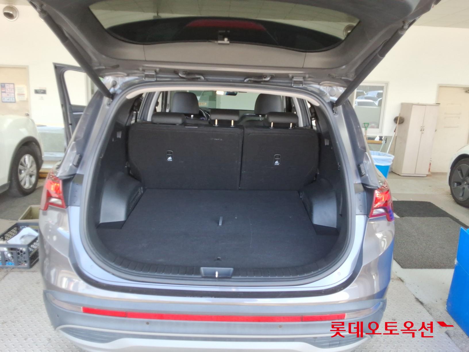 Hyundai Santa Fe 2021 - Image 9