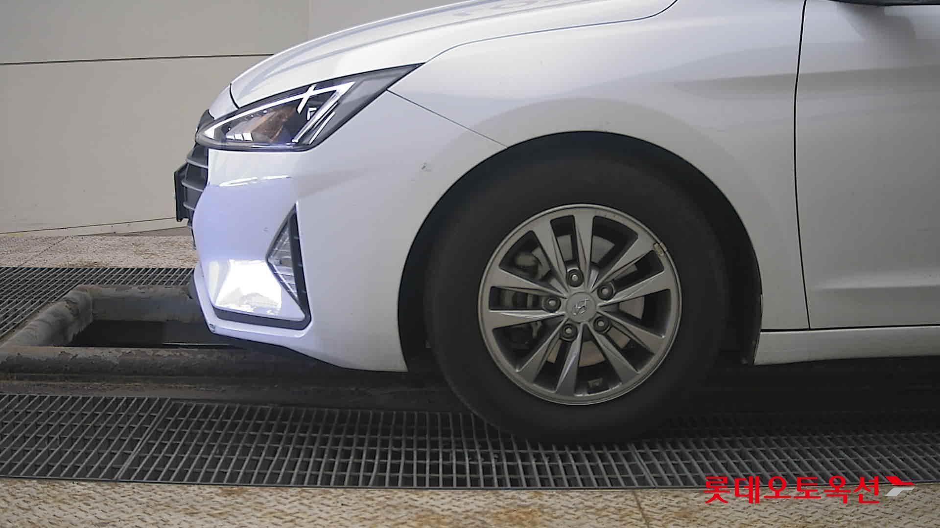 2020 - Hyundai AVANTE