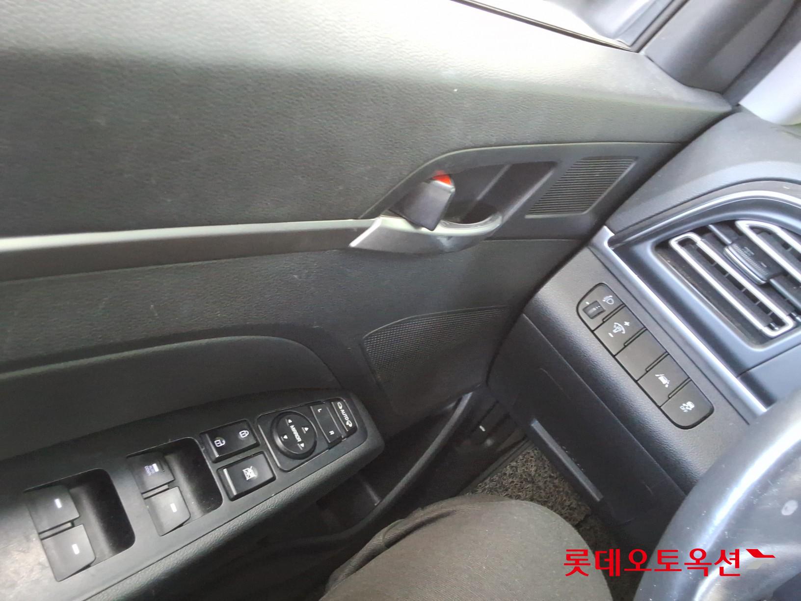 2020 - Hyundai AVANTE