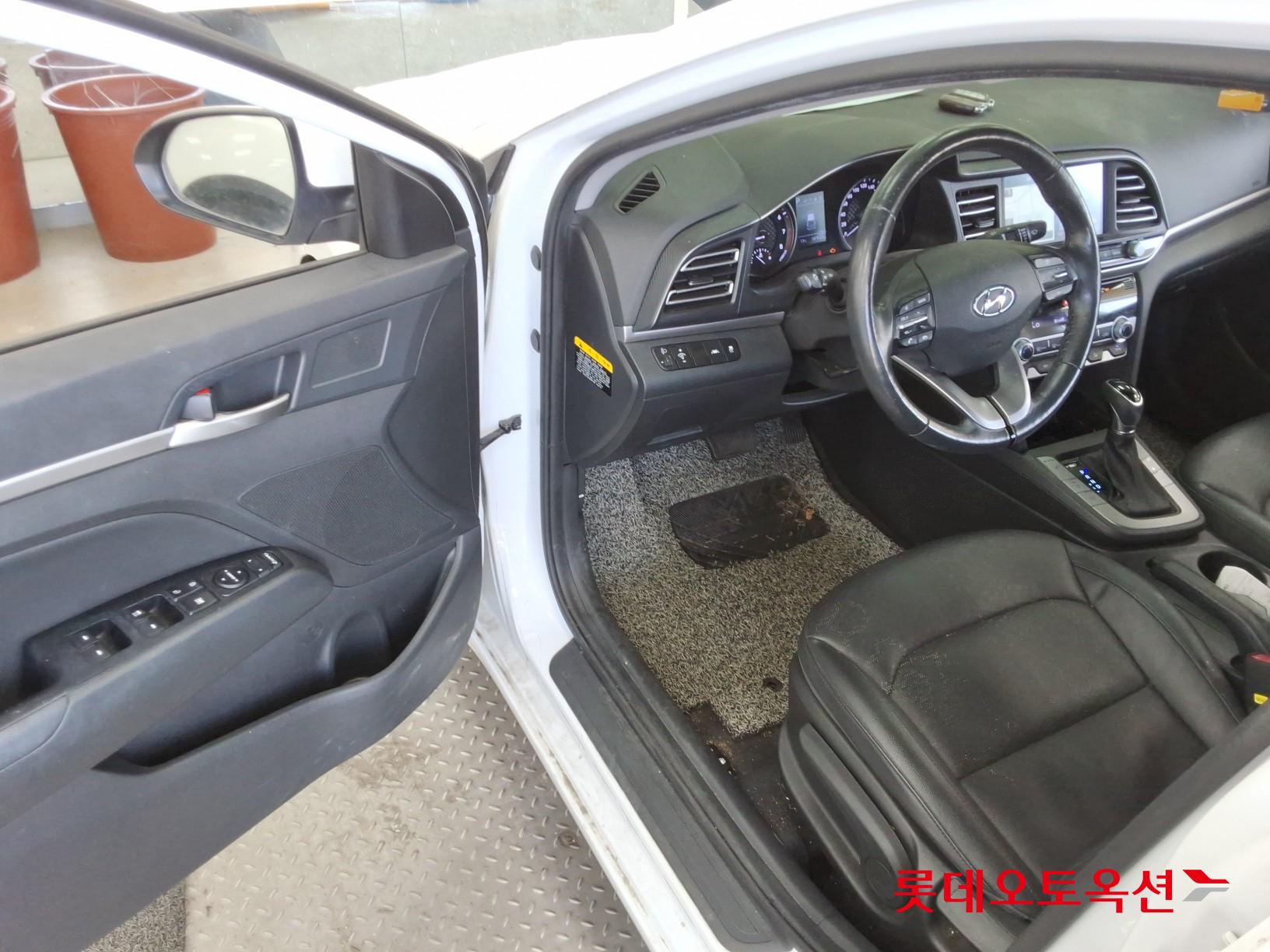 2020 - Hyundai AVANTE