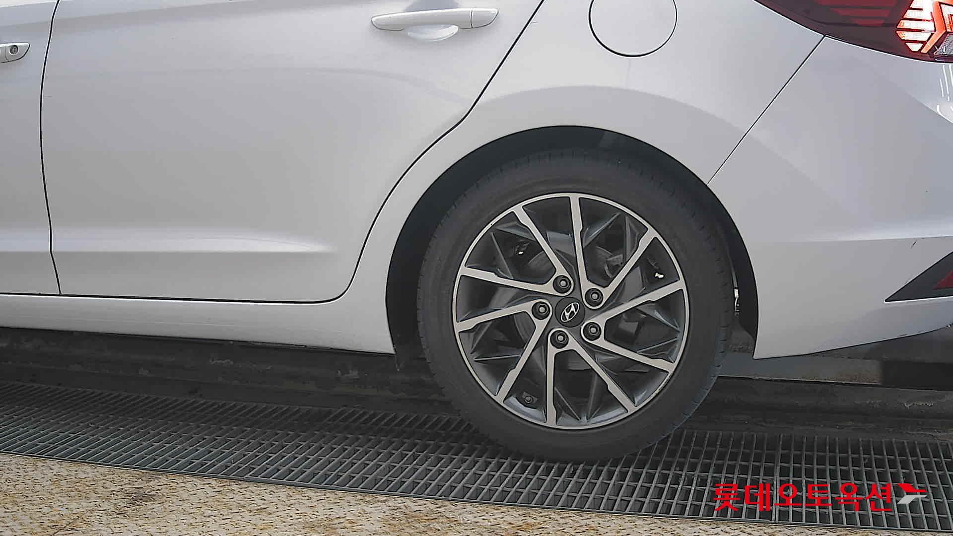 هيونداي إلانترا 2020 - صورة 26