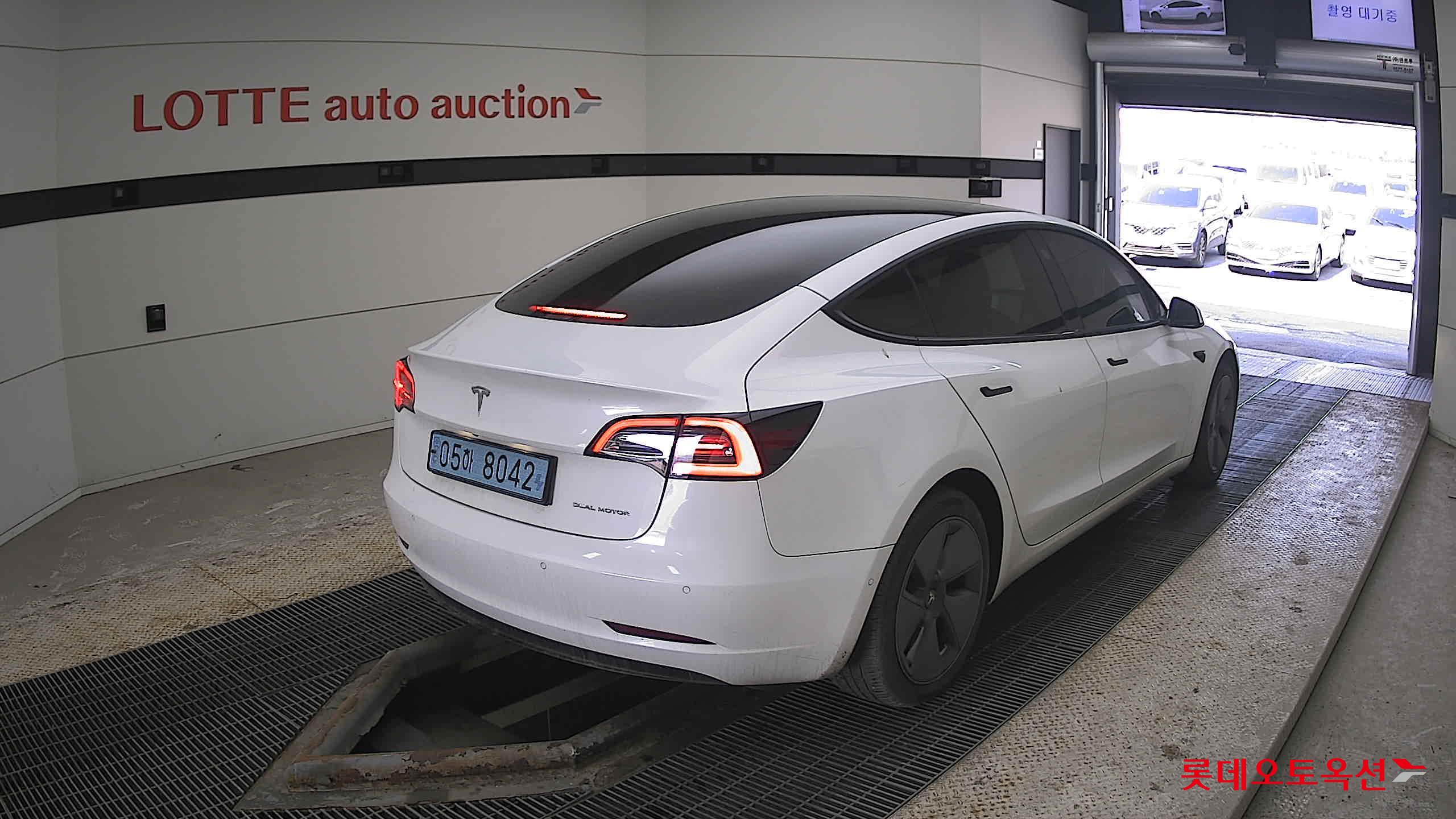 TESLA Model 3 2022 - 이미지 5