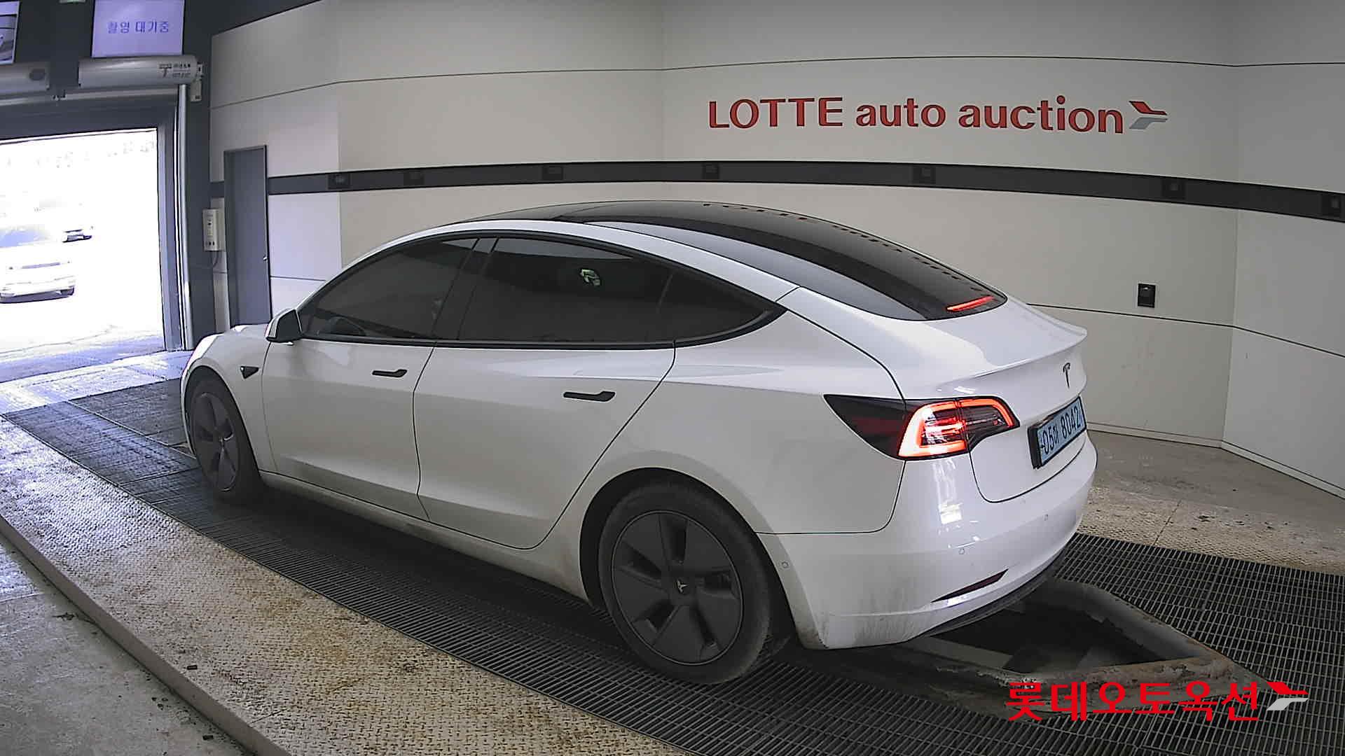 TESLA Model 3 2022 - 이미지 15