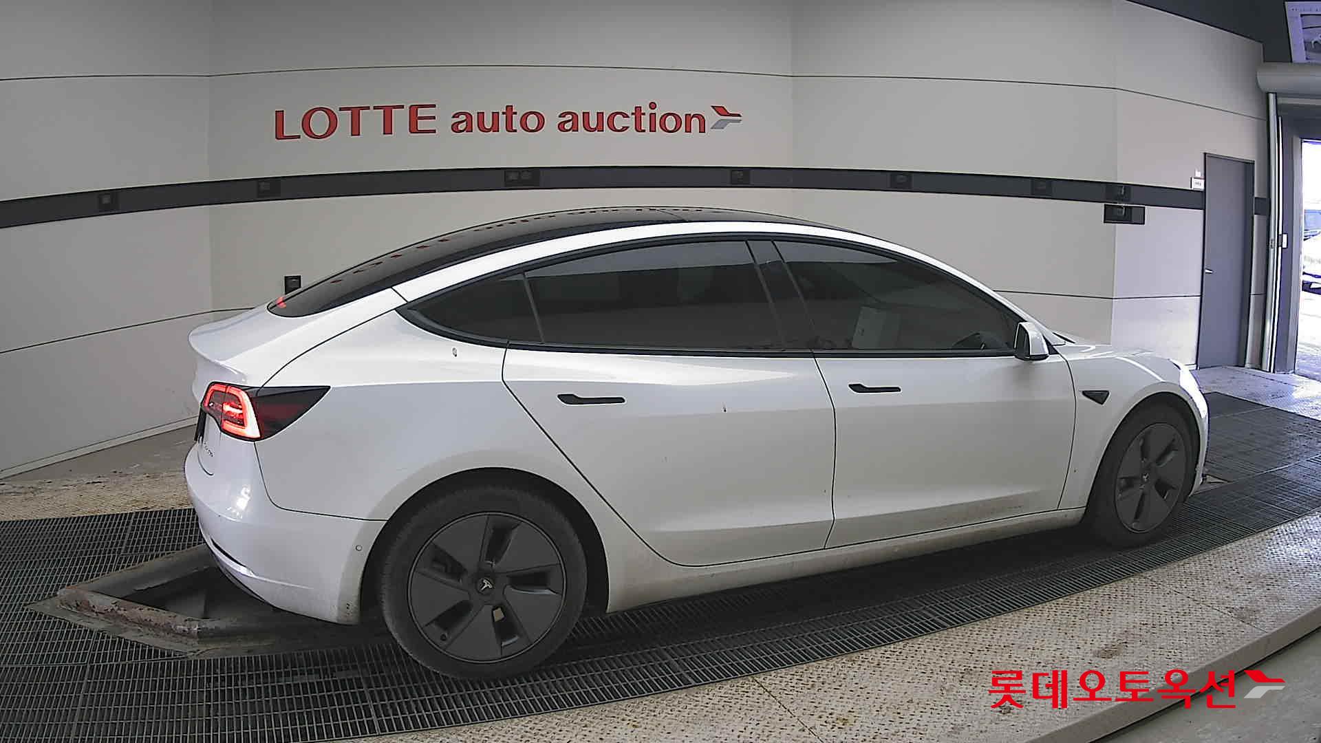 TESLA Model 3 2022 - 이미지 20