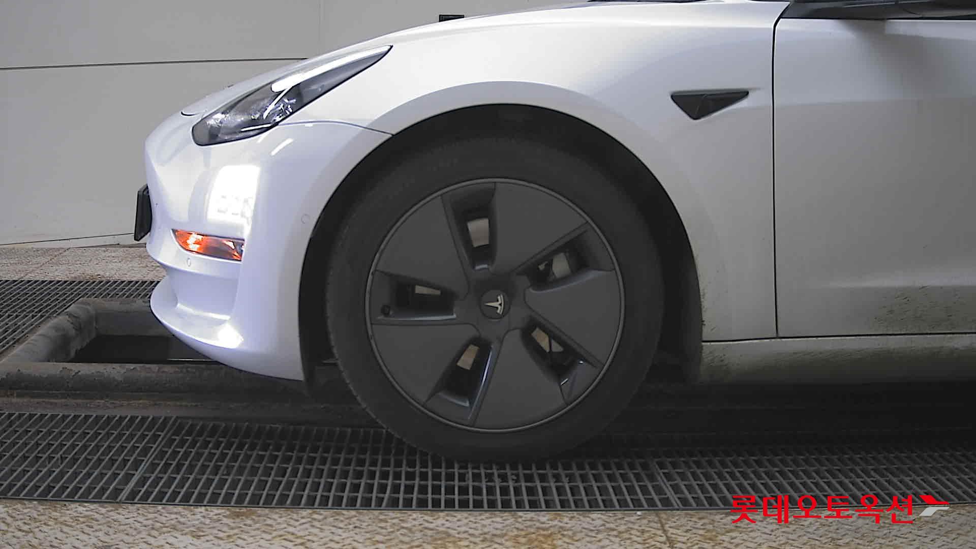 TESLA Model 3 2022 - 이미지 25