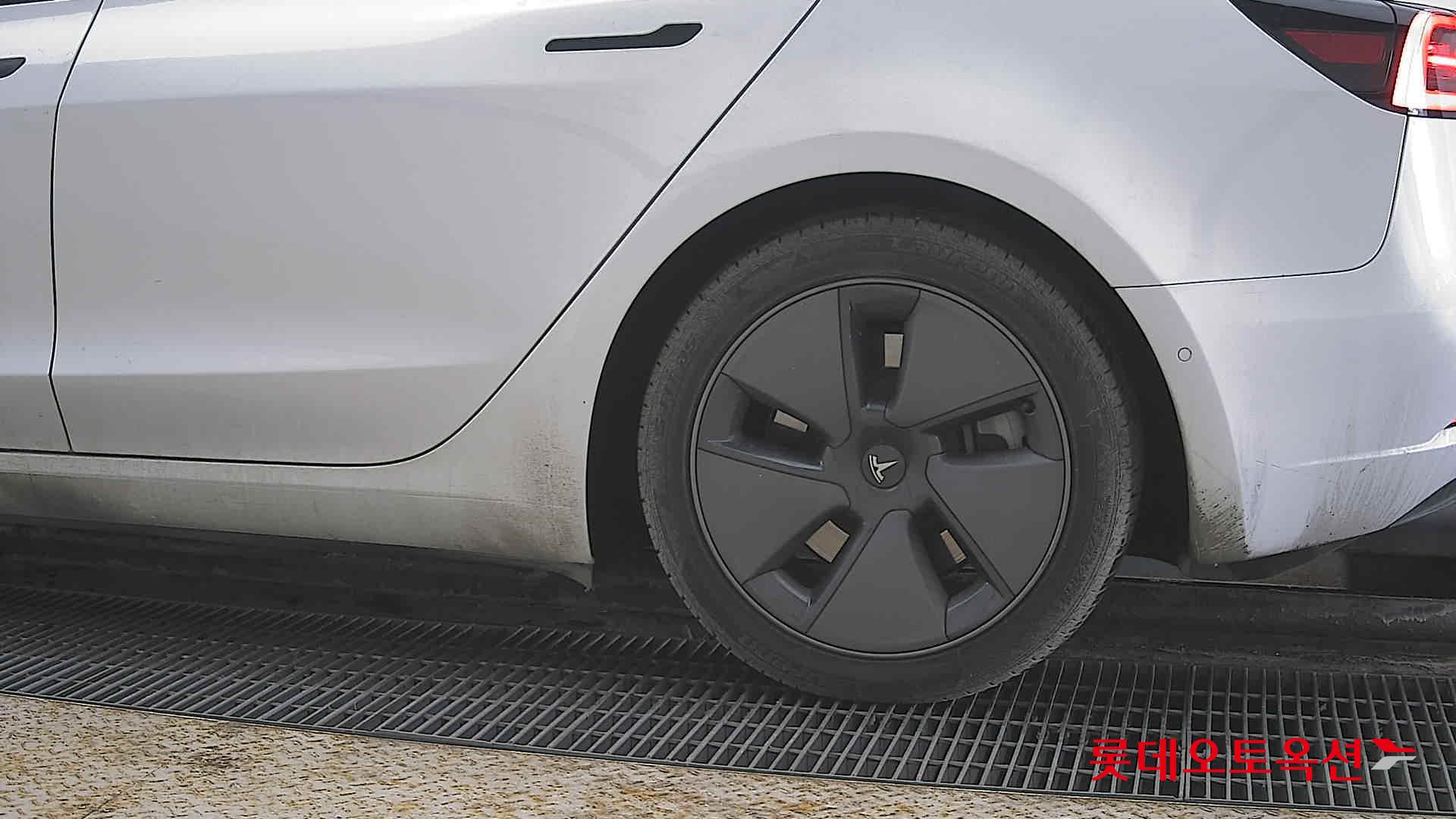 TESLA Model 3 2022 - 이미지 26