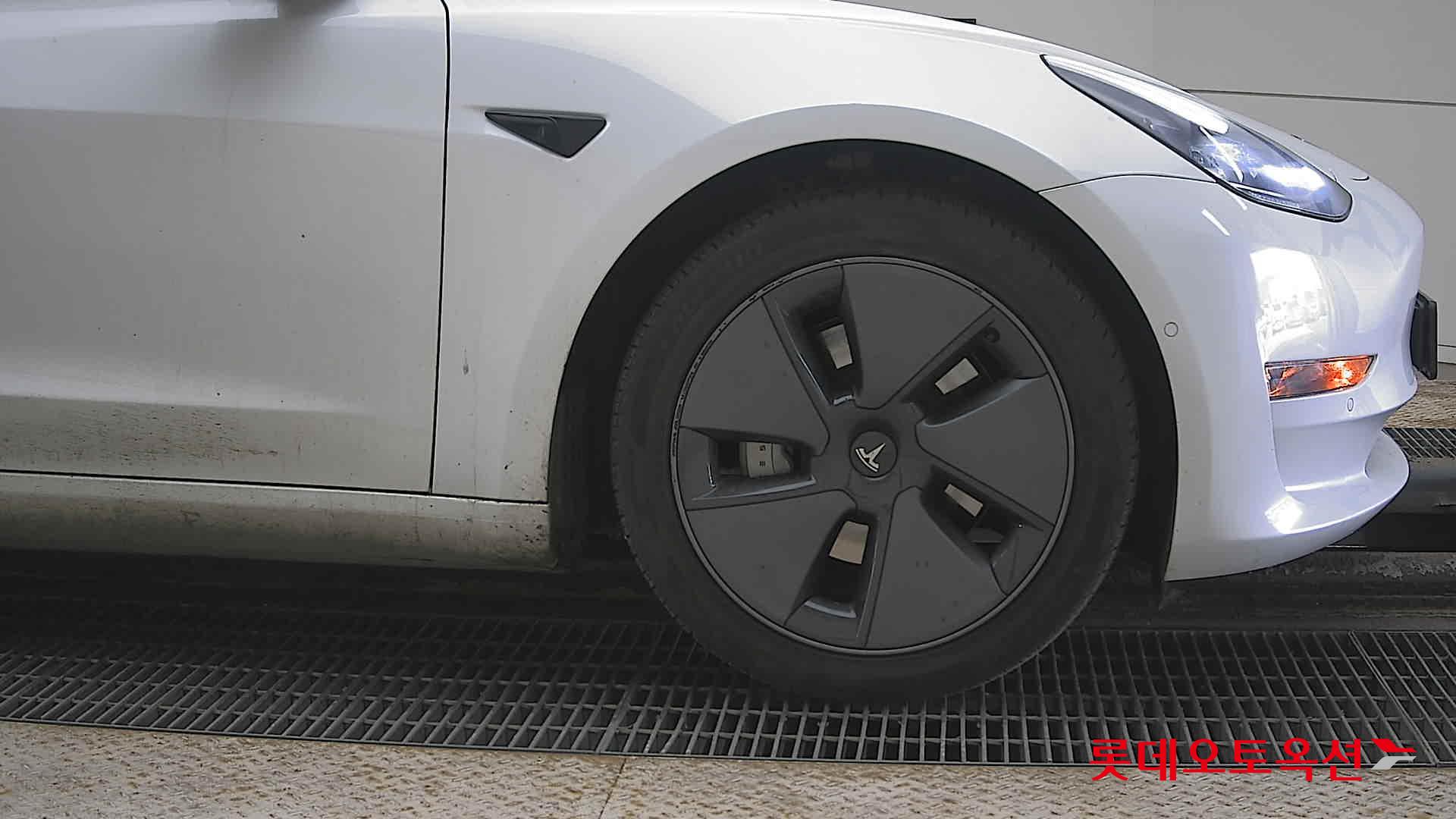 TESLA Model 3 2022 - 이미지 27