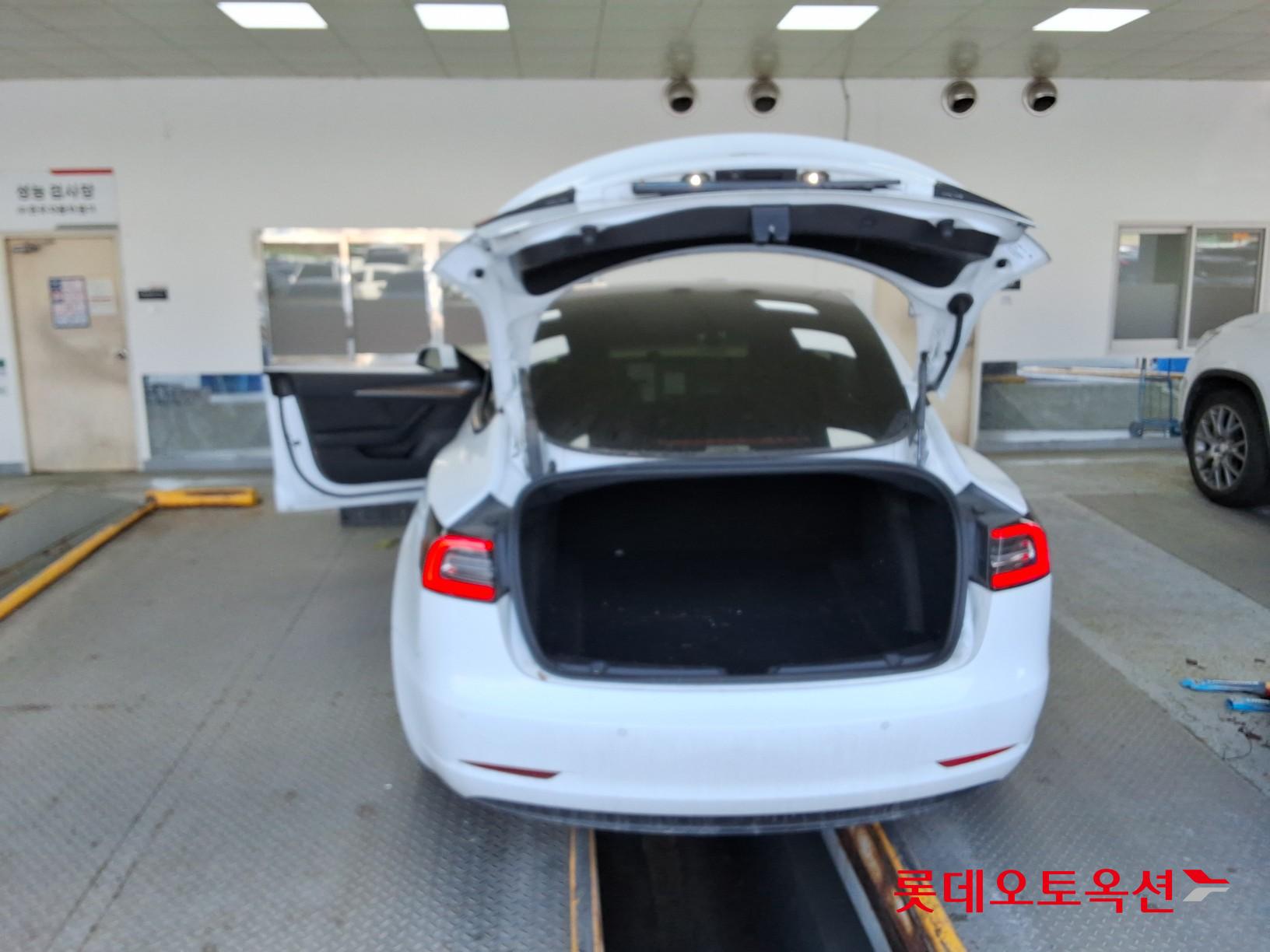 TESLA Model 3 2022 - 이미지 9