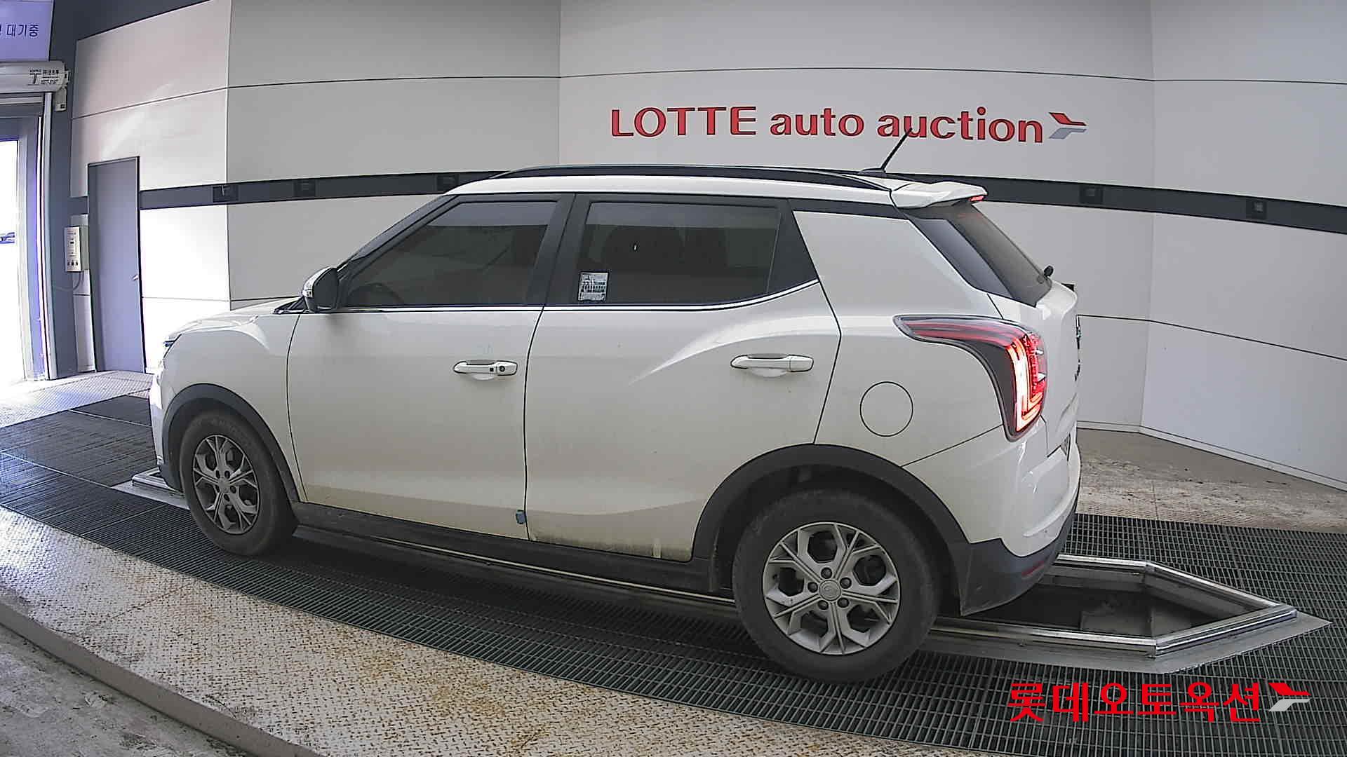 KG Mobility Tivoli - 14