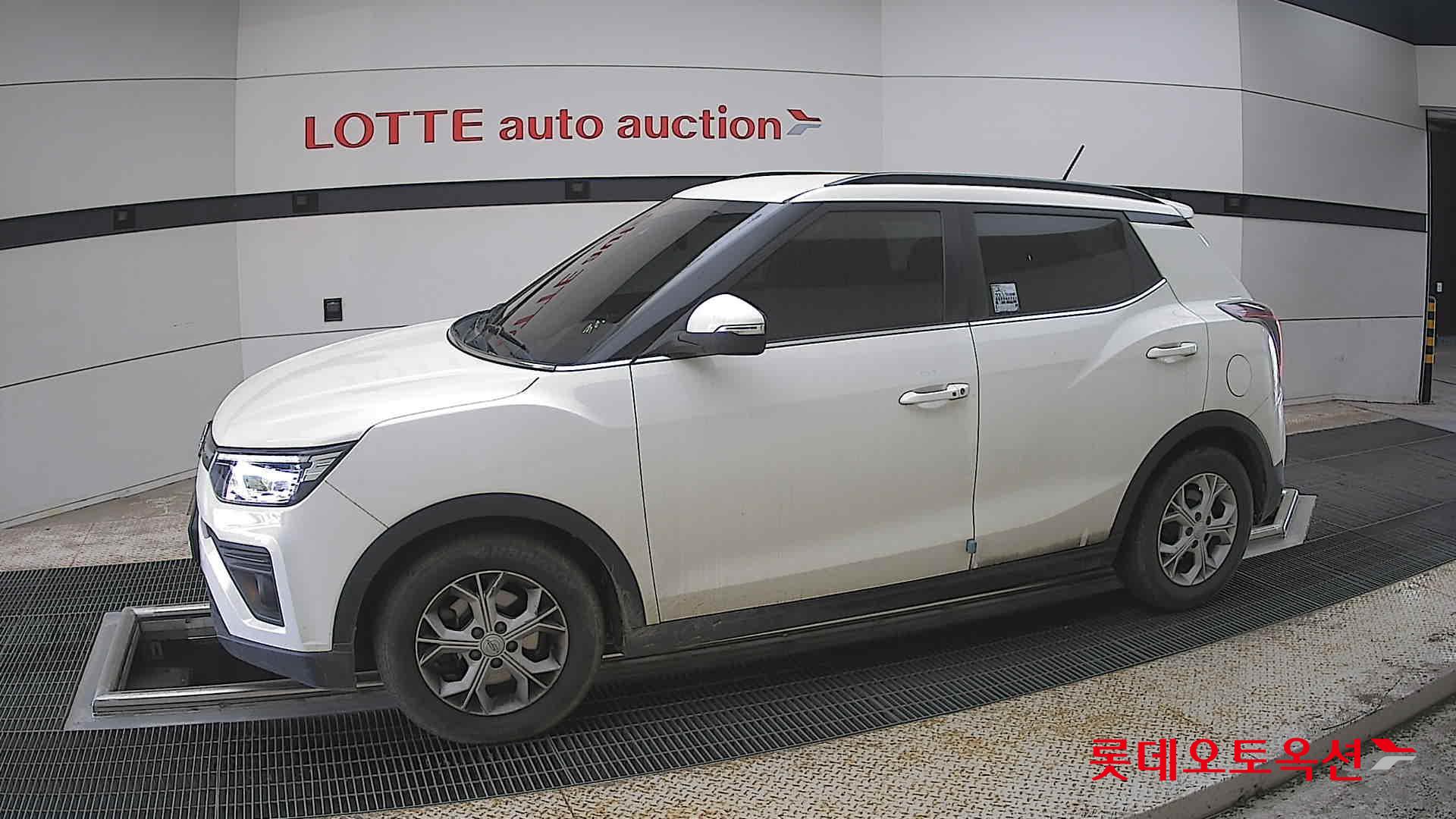KG Mobility Tivoli - 12