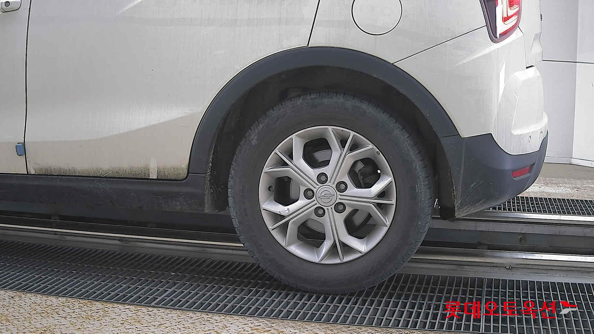 KG Mobility Tivoli - 26