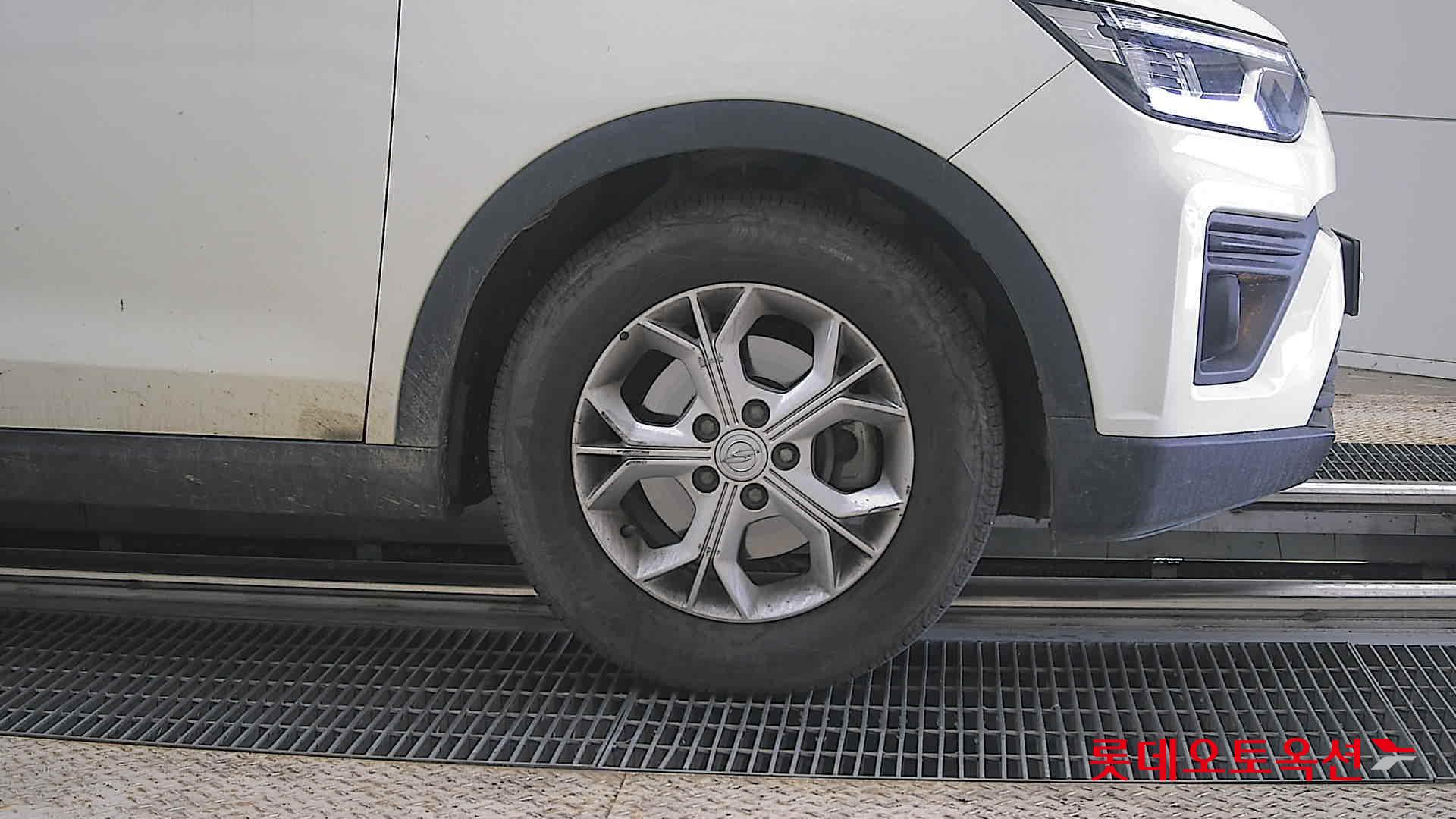 KG Mobility Tivoli - 27
