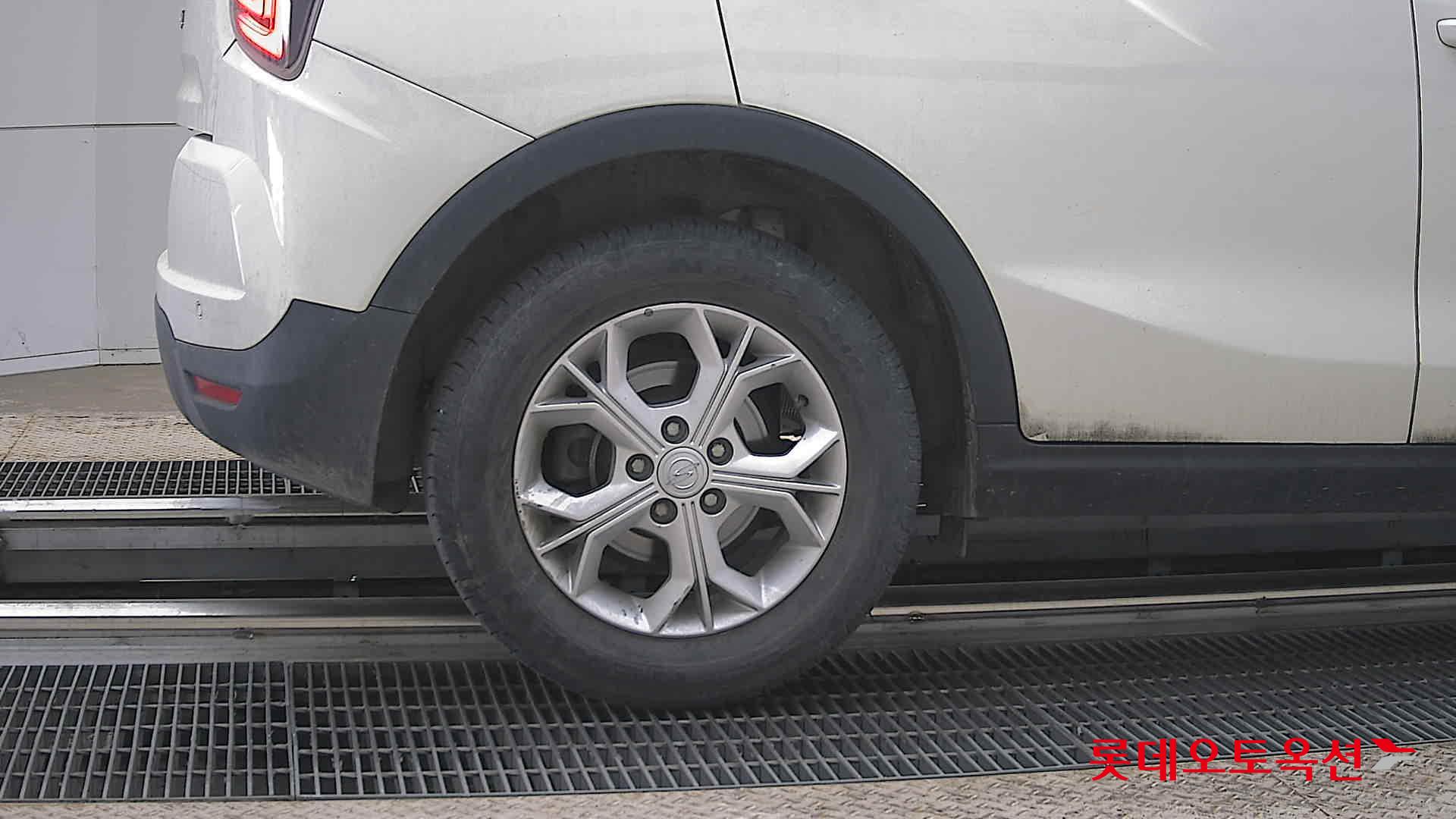 KG Mobility Tivoli - 28