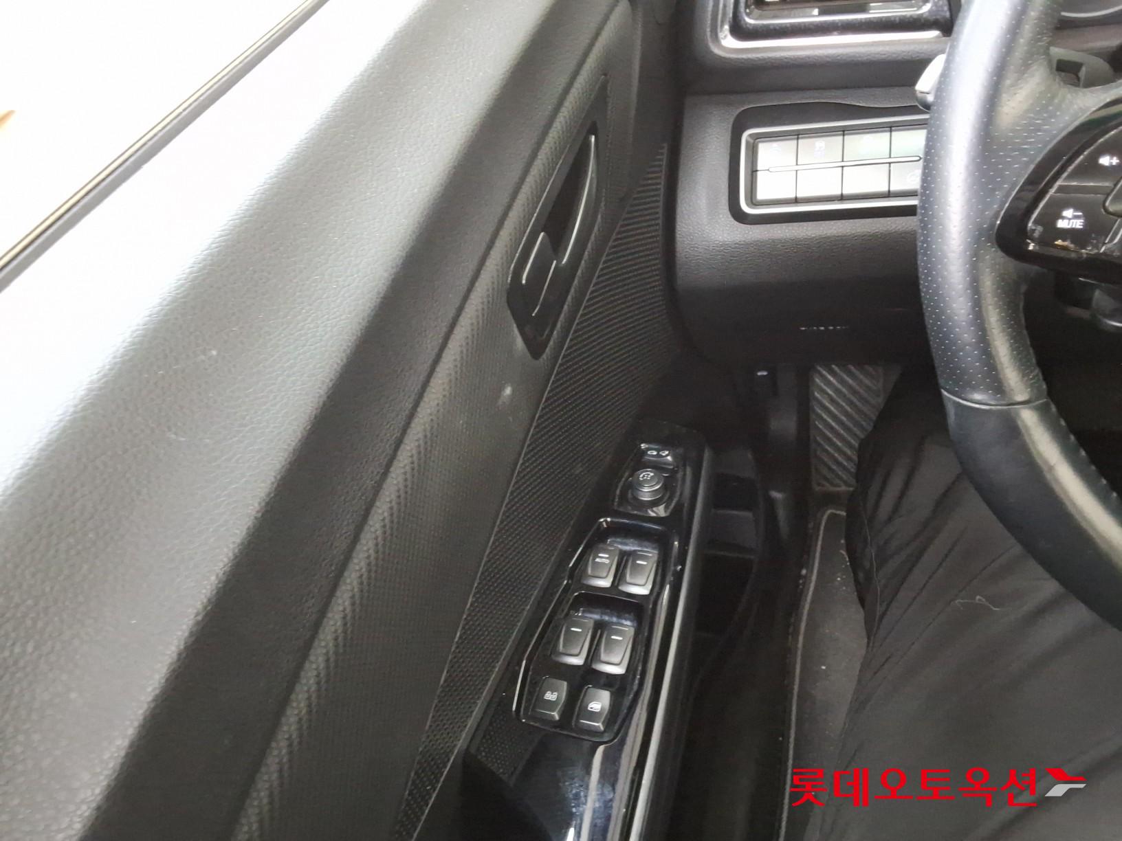 KG Mobility Tivoli - 29