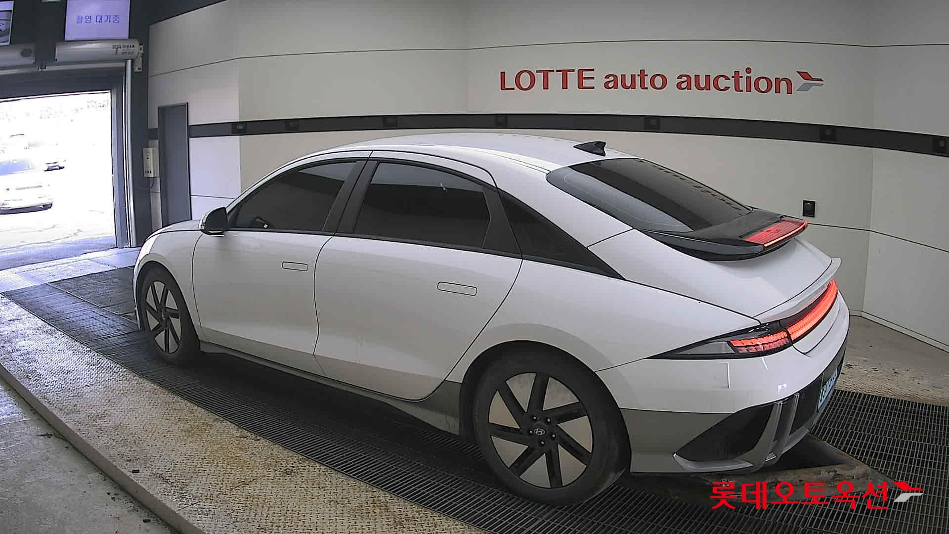 هيونداي أيونيك 6 2023 - صورة 15