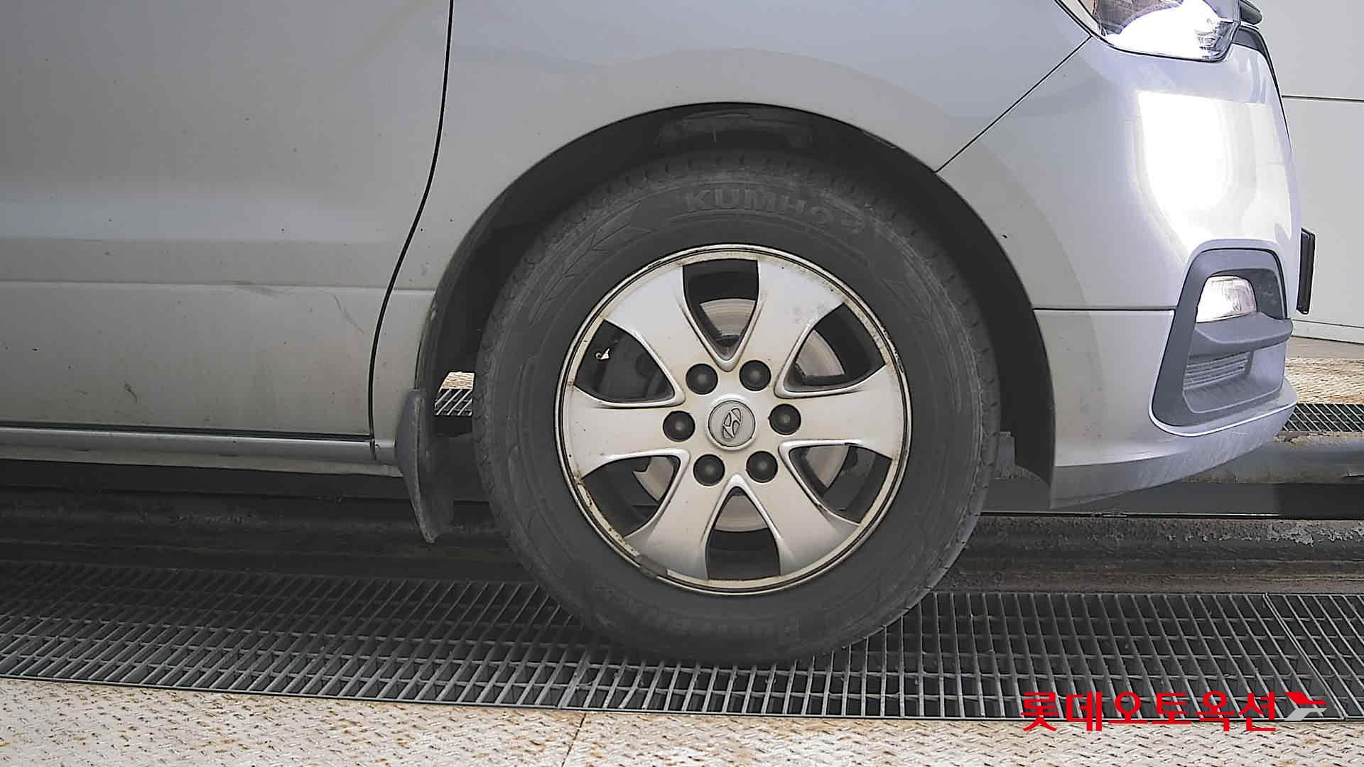 Hyundai Grand Starex 2019 - Image 27