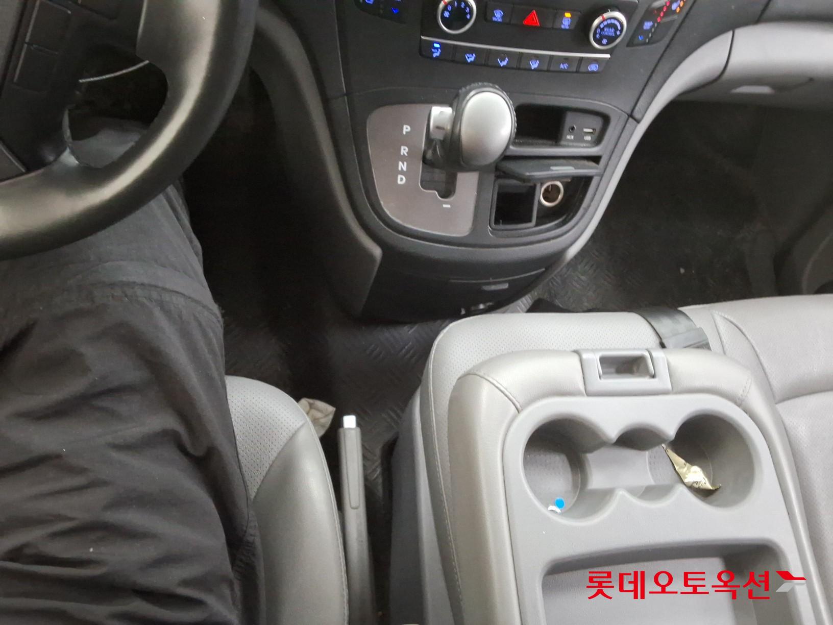 Hyundai Grand Starex 2019 - Image 32