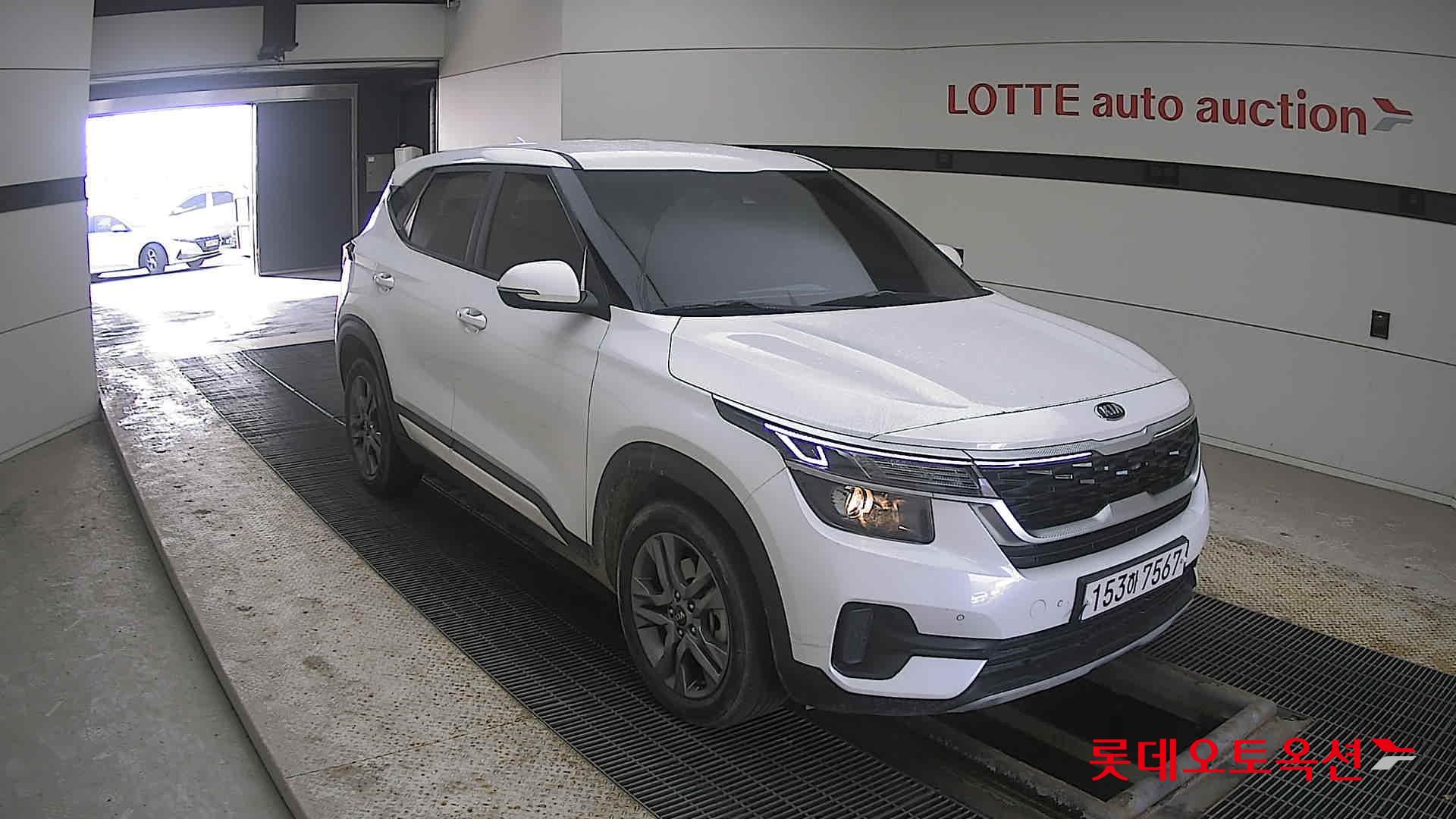 Kia Seltos 2021 Snow White Pearl из Кореи, фото 2