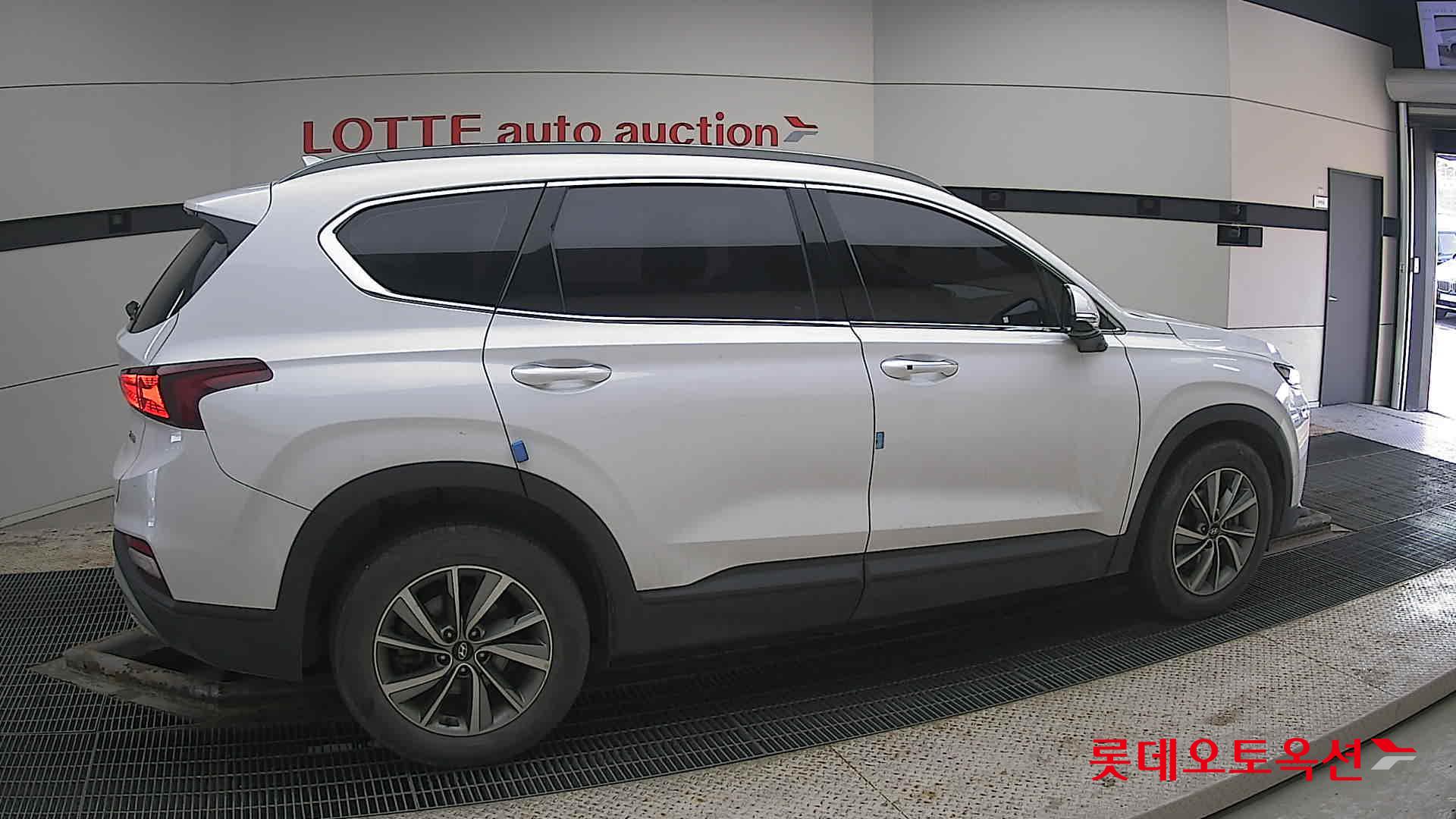 2019 - Hyundai SANTAFE