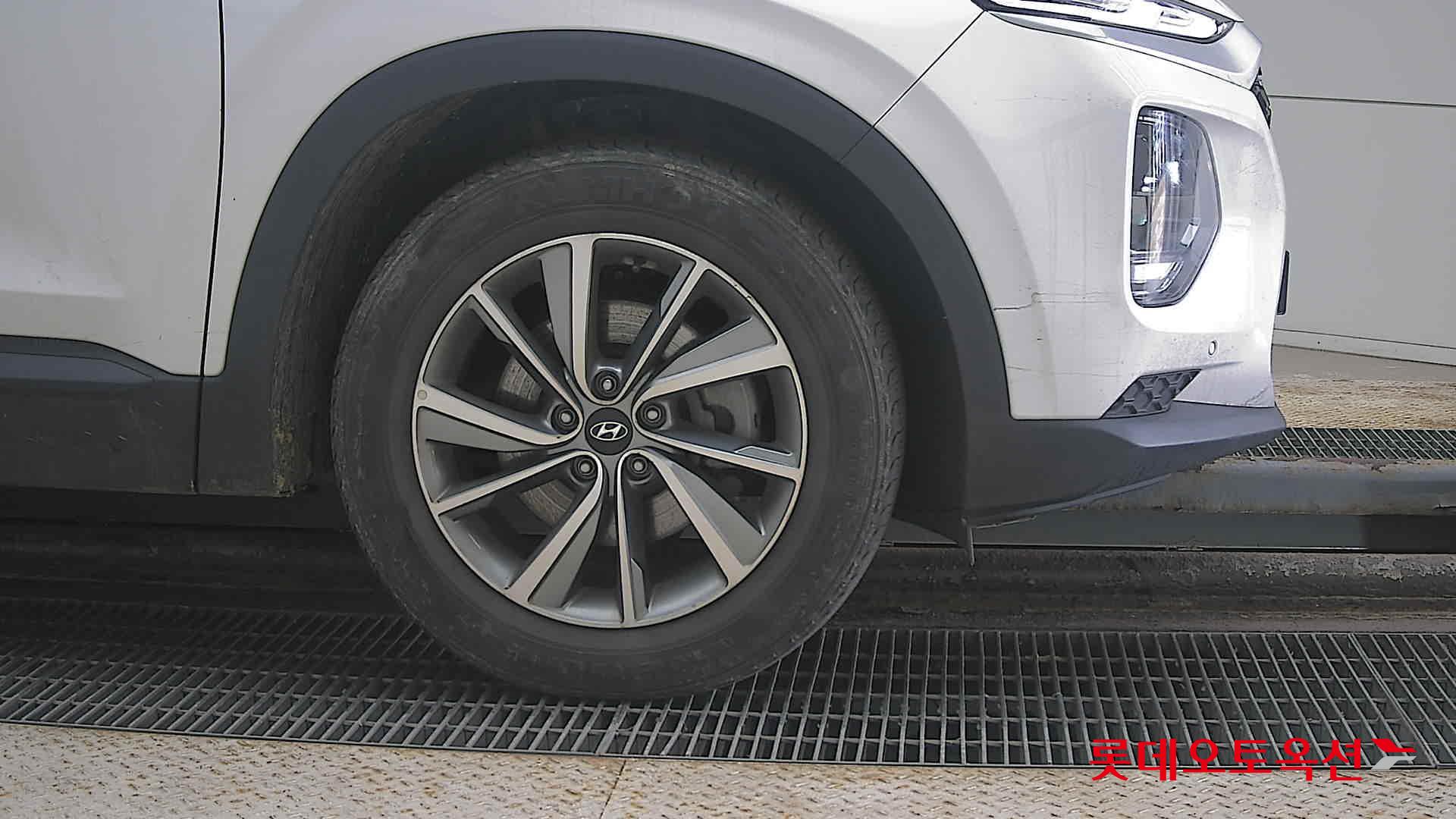 2019 - Hyundai SANTAFE