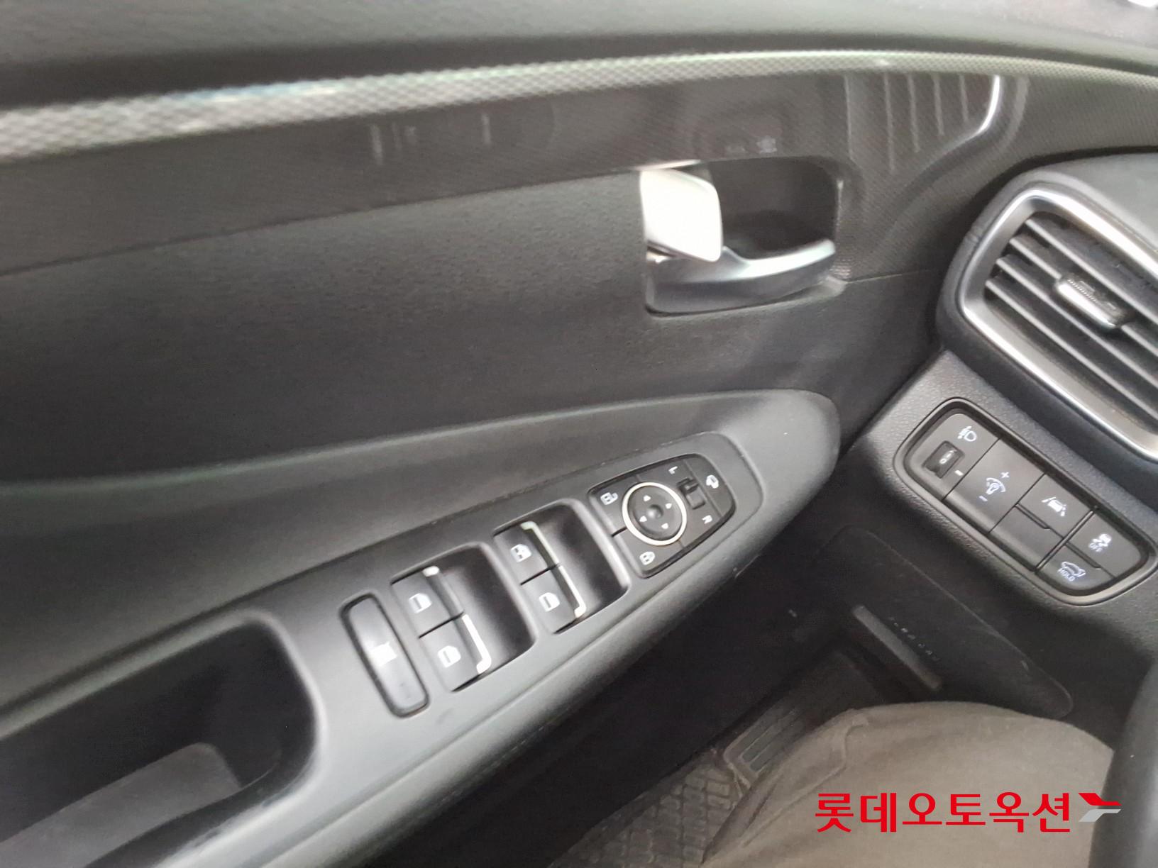 2019 - Hyundai SANTAFE