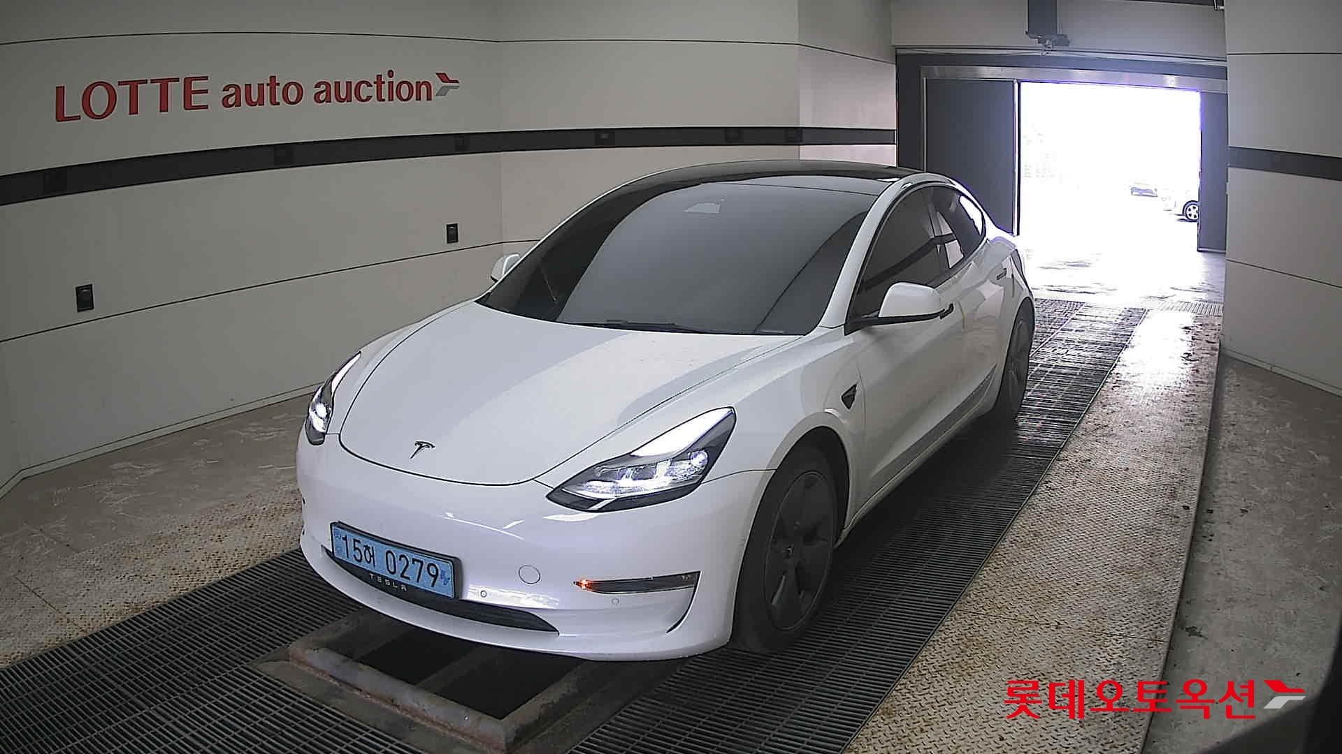 Tesla Model 3 2022 - Image 10