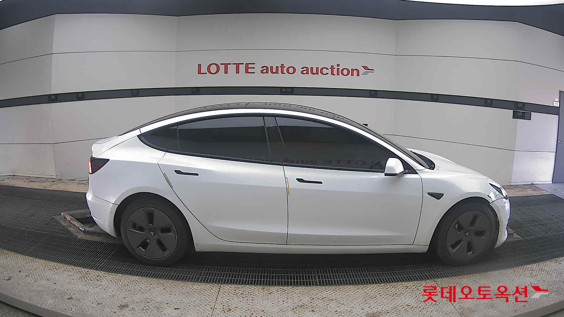 Tesla Model 3 2022 - Image 21