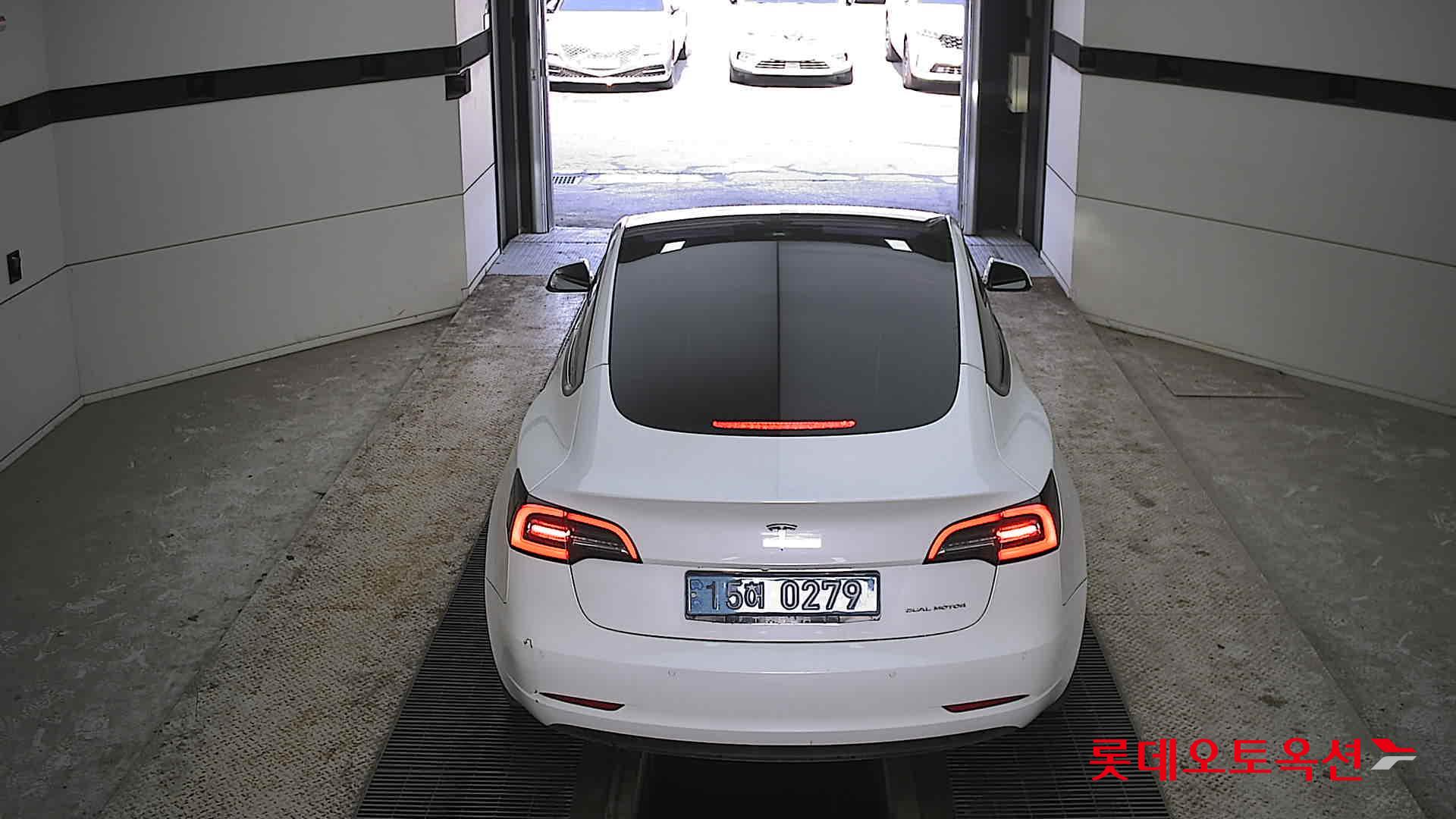 Tesla Model 3 2022 - Image 17