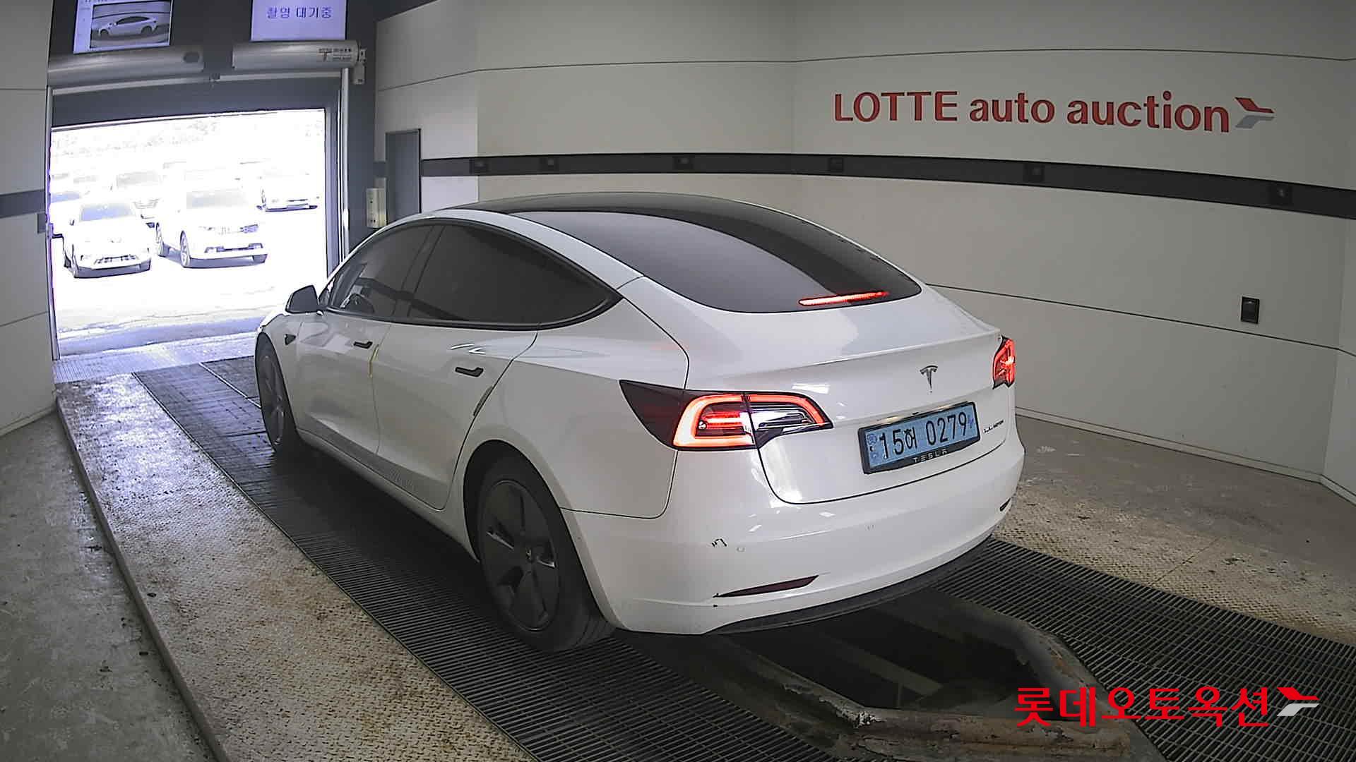 Tesla Model 3 2022 - Image 4