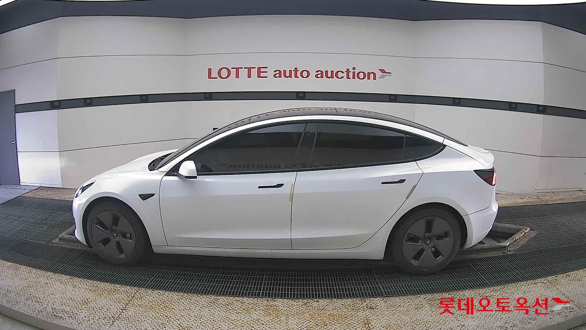 Tesla Model 3 2022 - Image 13