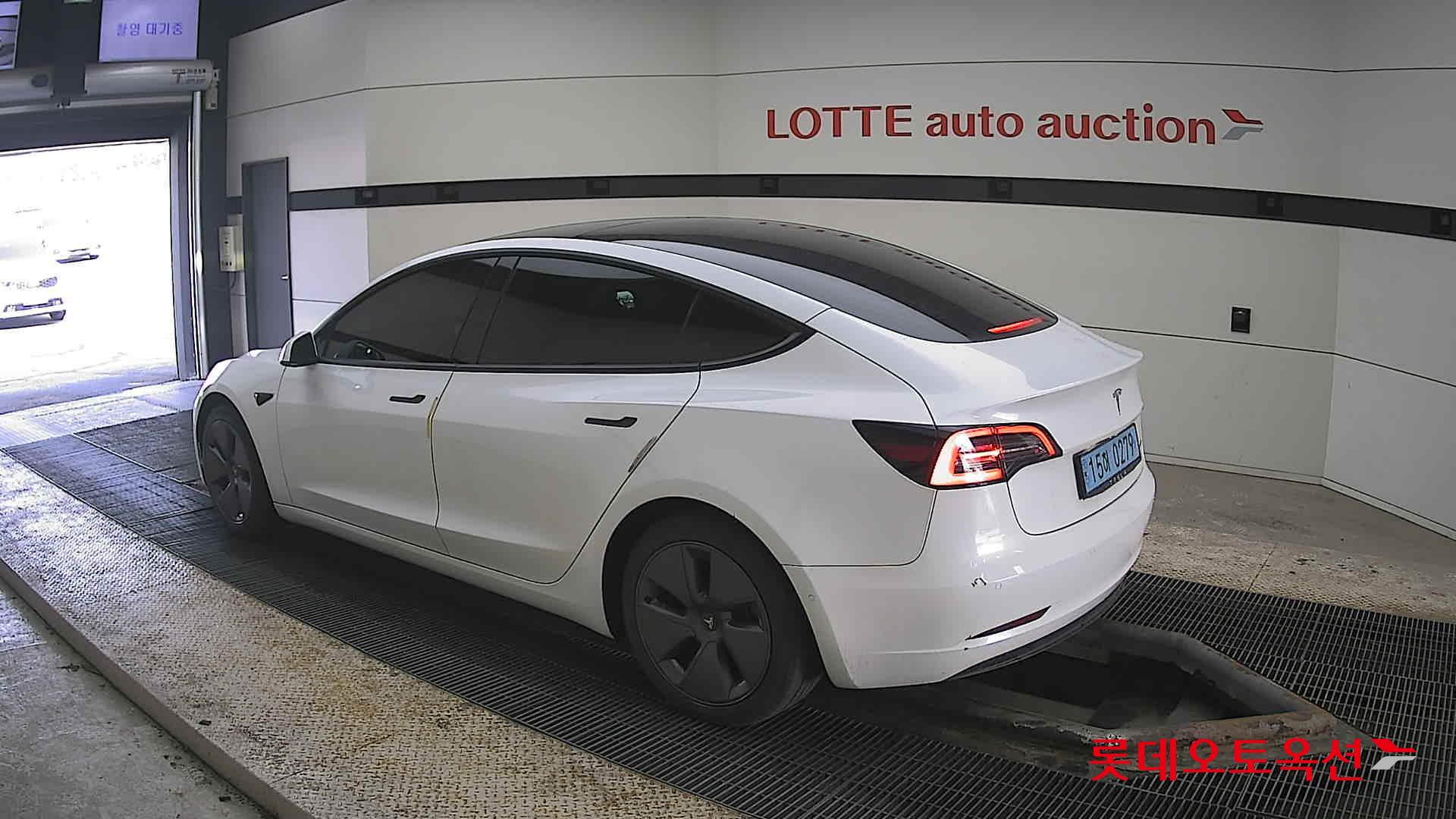 Tesla Model 3 2022 - Image 15