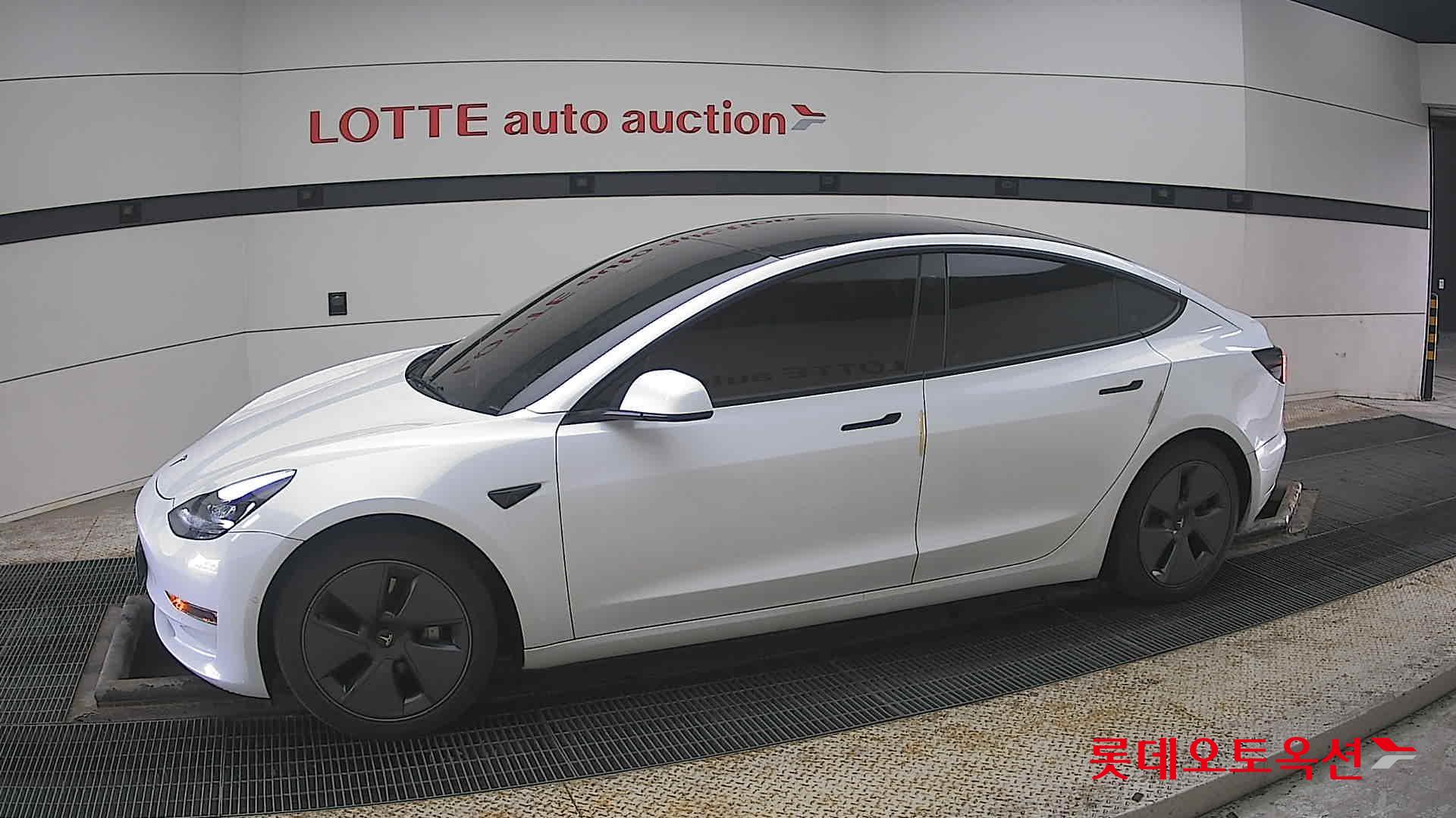 Tesla Model 3 2022 - Image 12