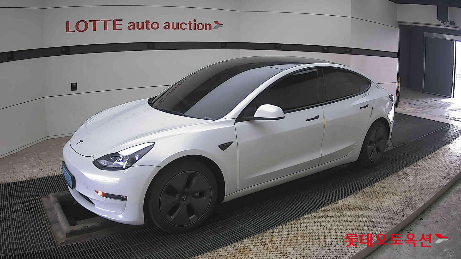 Tesla Model 3 2022 - Image 11
