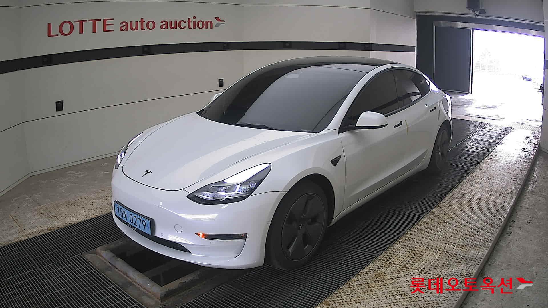 Tesla Model 3 2022 - Image 3