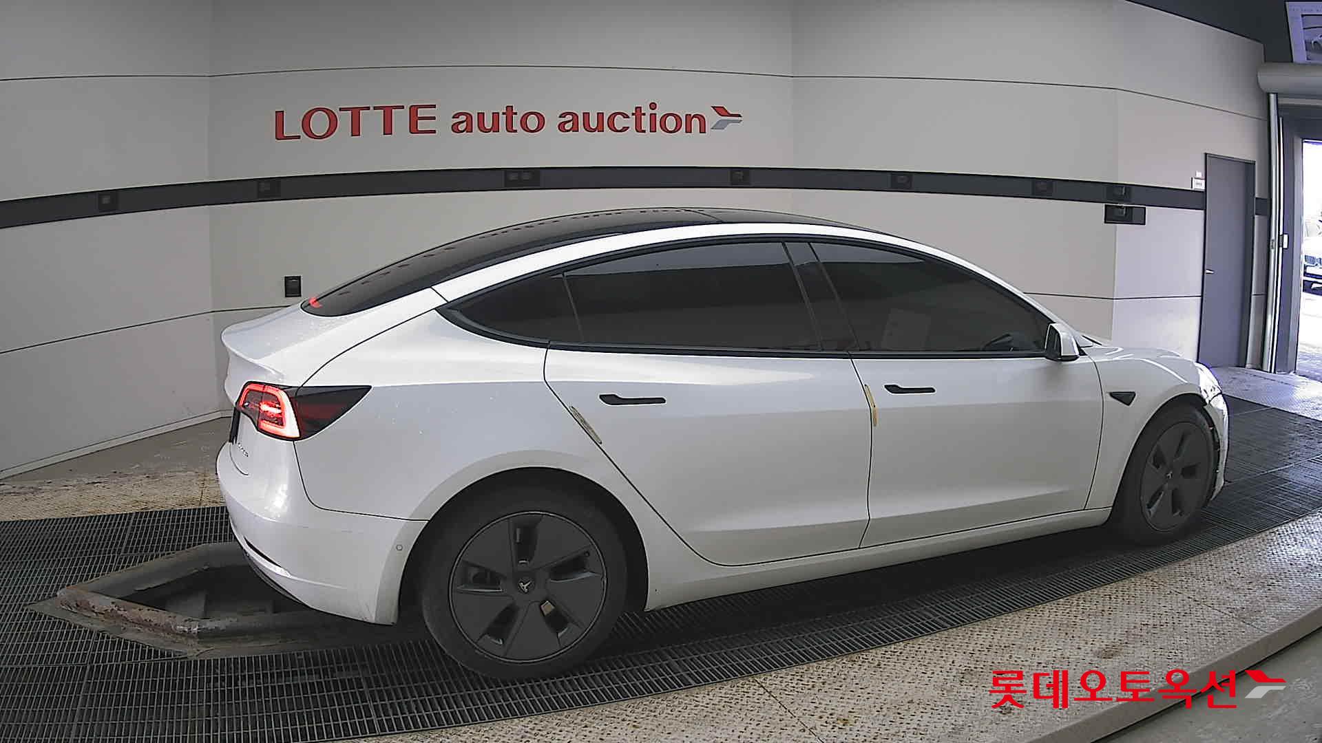 Tesla Model 3 2022 - Image 20