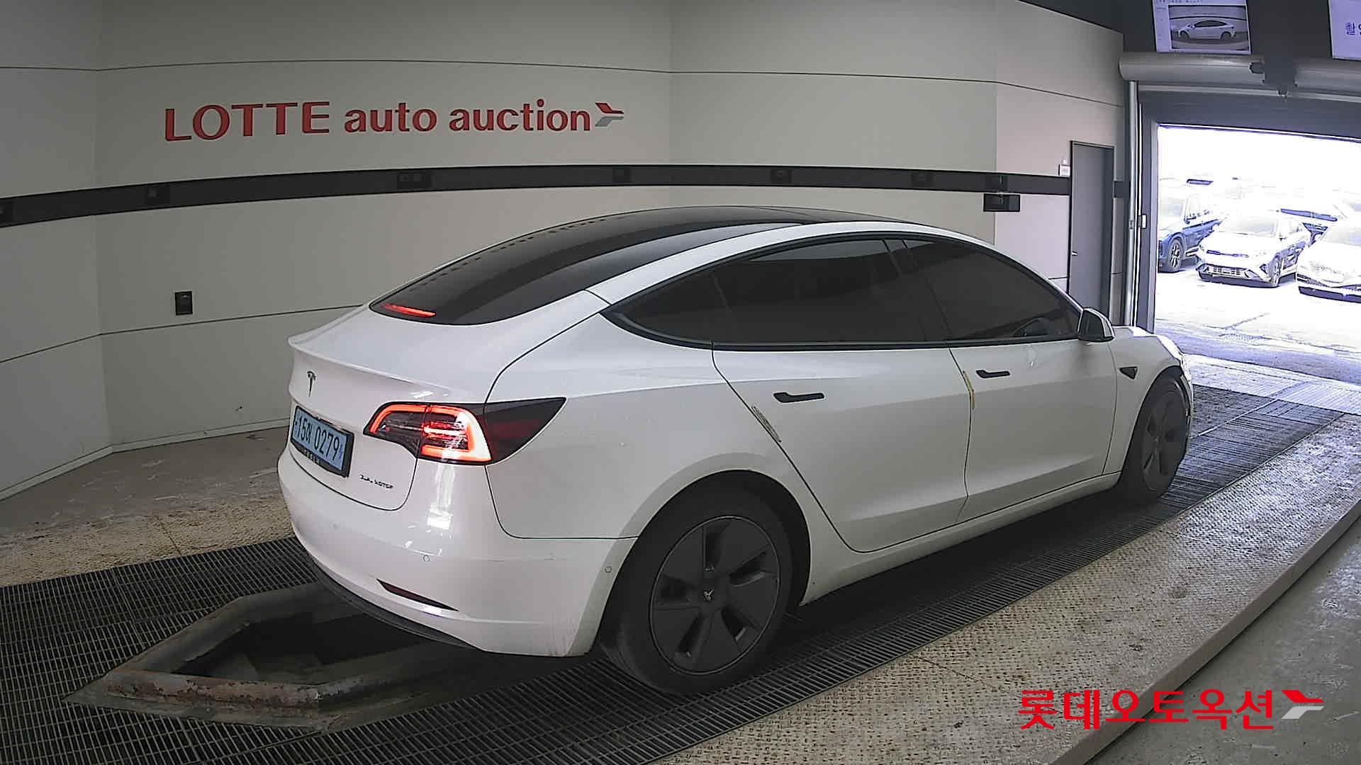 Tesla Model 3 2022 - Image 19