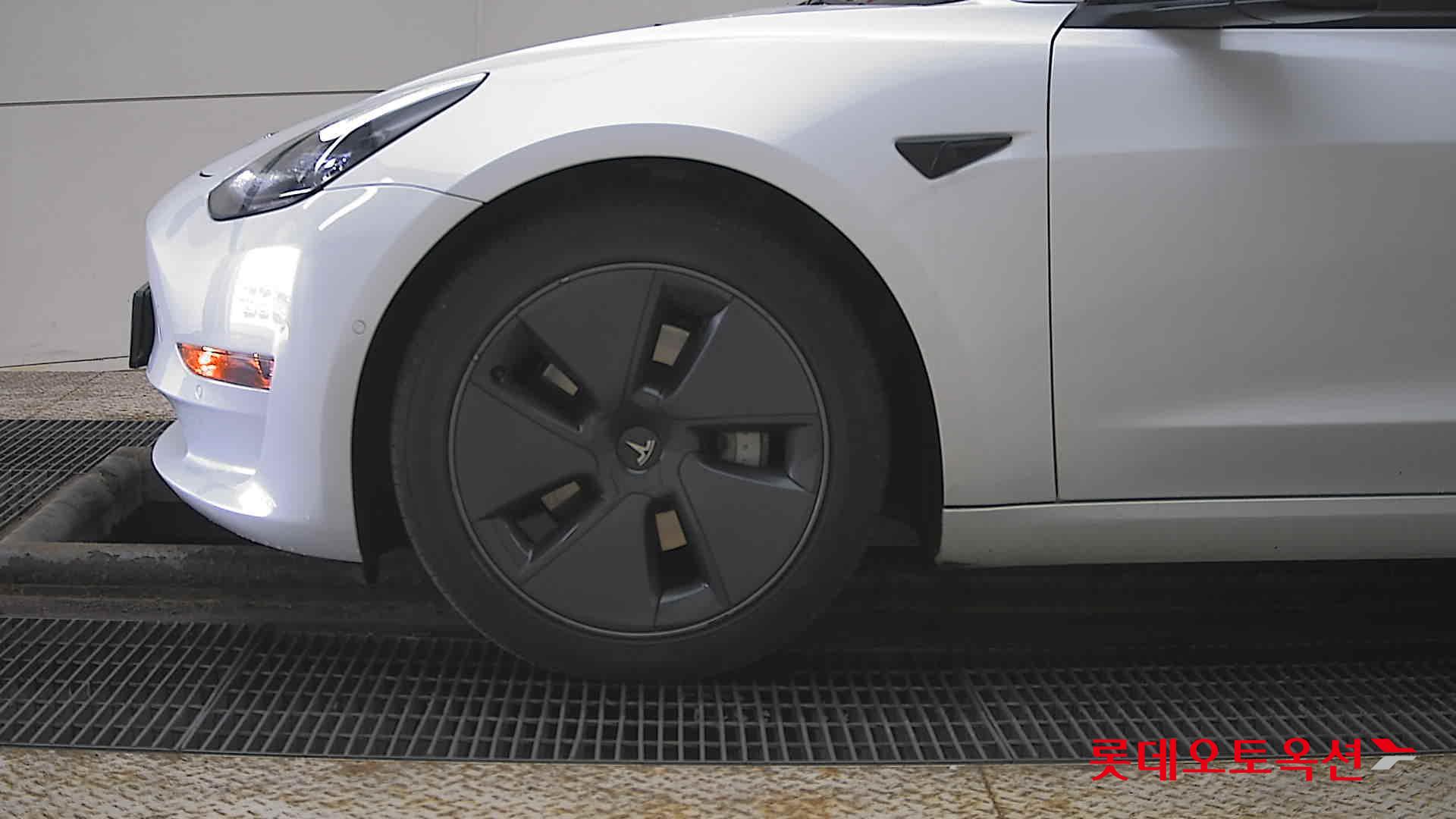 Tesla Model 3 2022 - Image 25