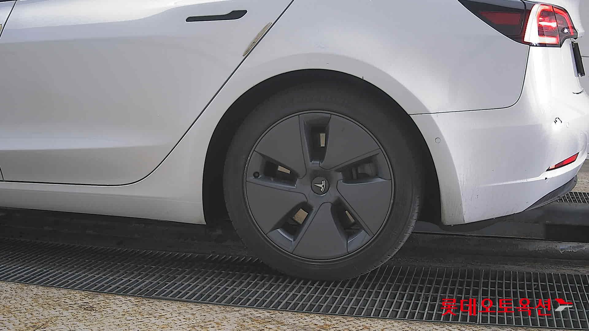 Tesla Model 3 2022 - Image 26