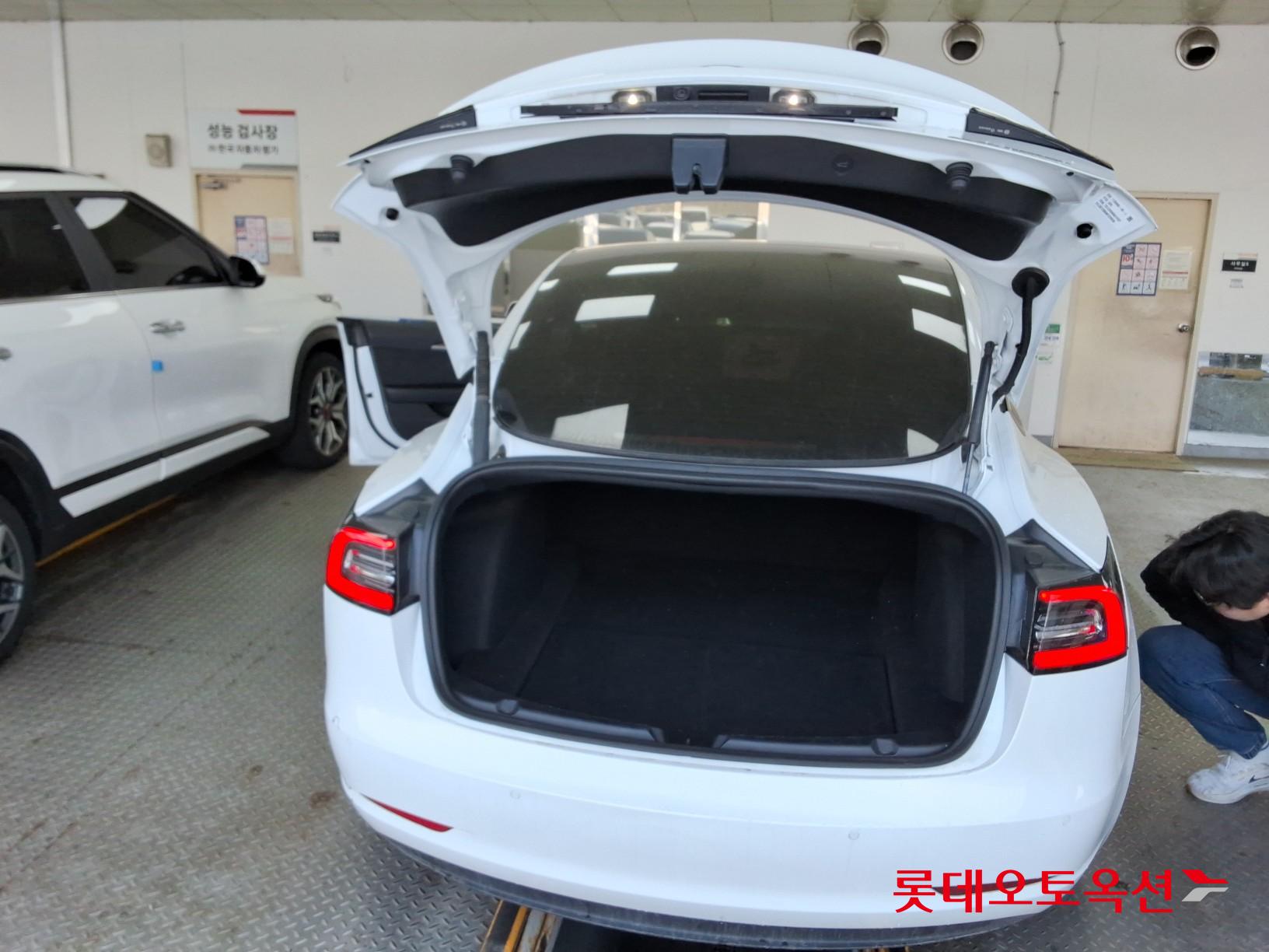 Tesla Model 3 2022 - Image 38