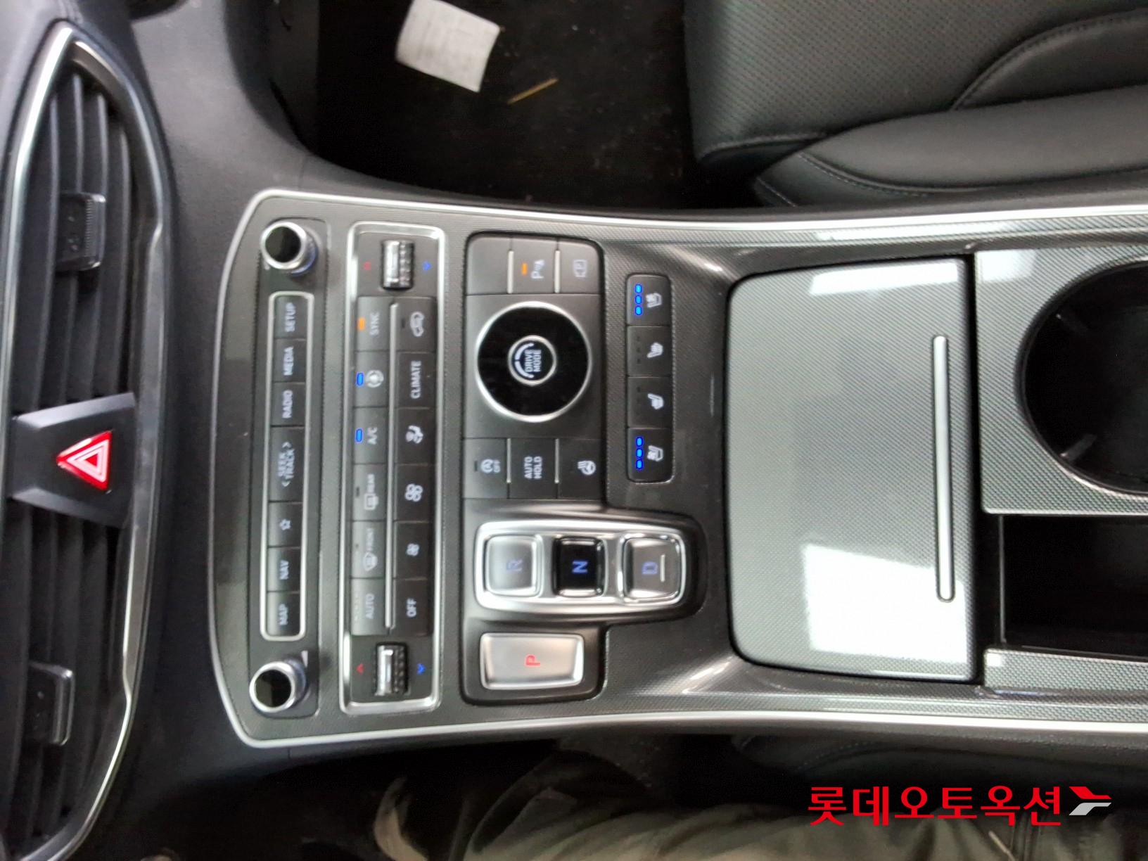 هيونداي سانتافي 2021 - صورة 32