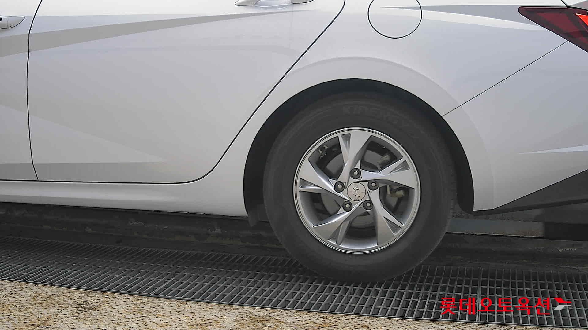 هيونداي إلانترا 2021 - صورة 26