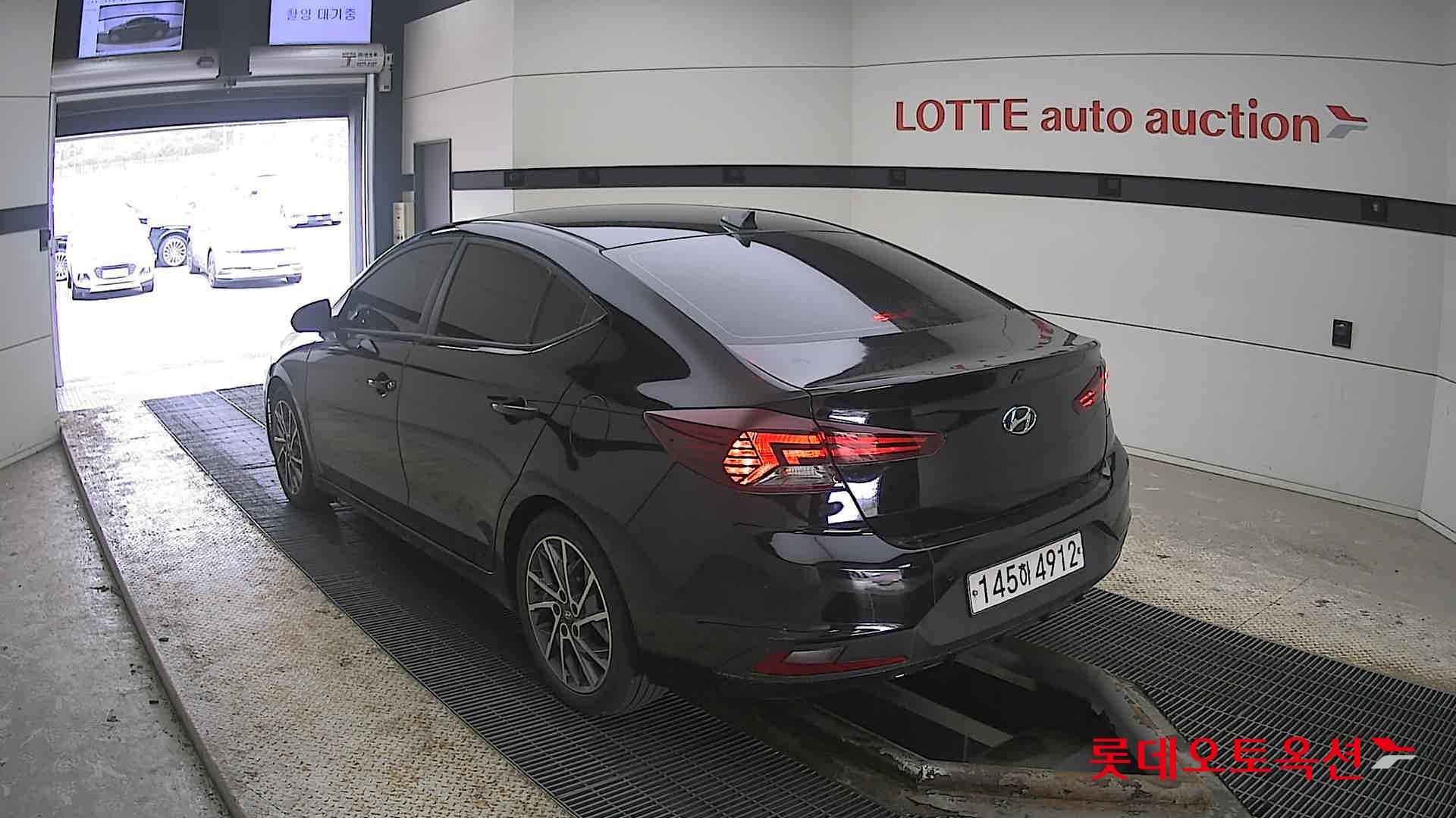 Hyundai Elantra 2020 - Image 4