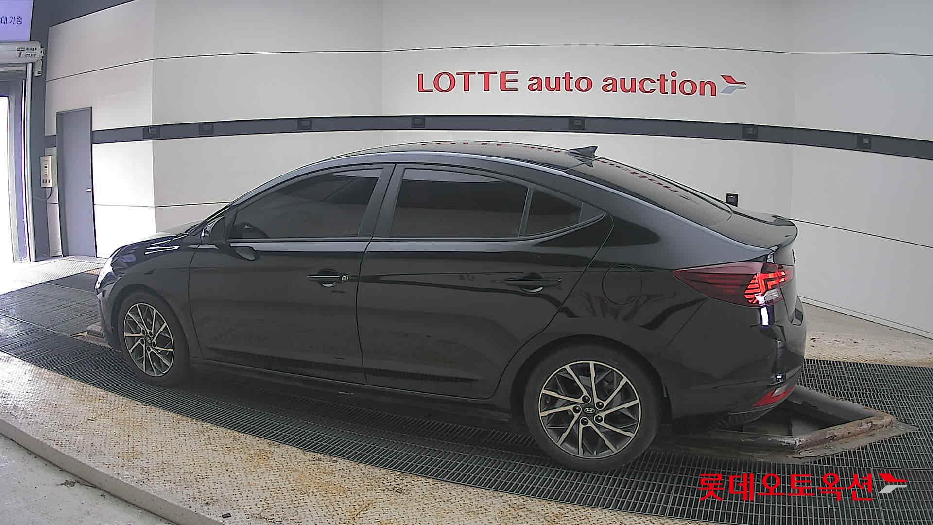 Hyundai Elantra 2020 - Image 14