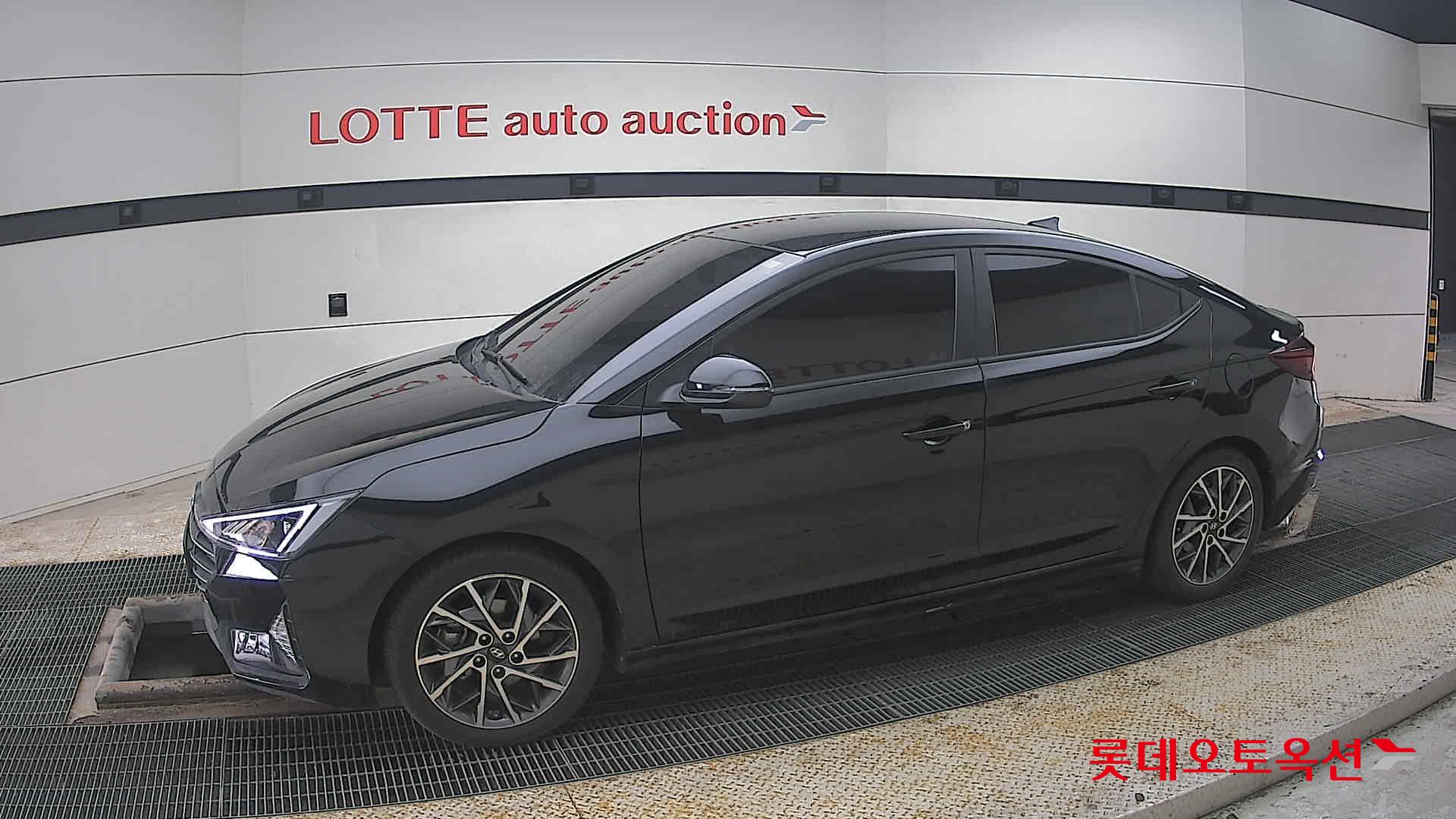 Hyundai Elantra 2020 - Image 12